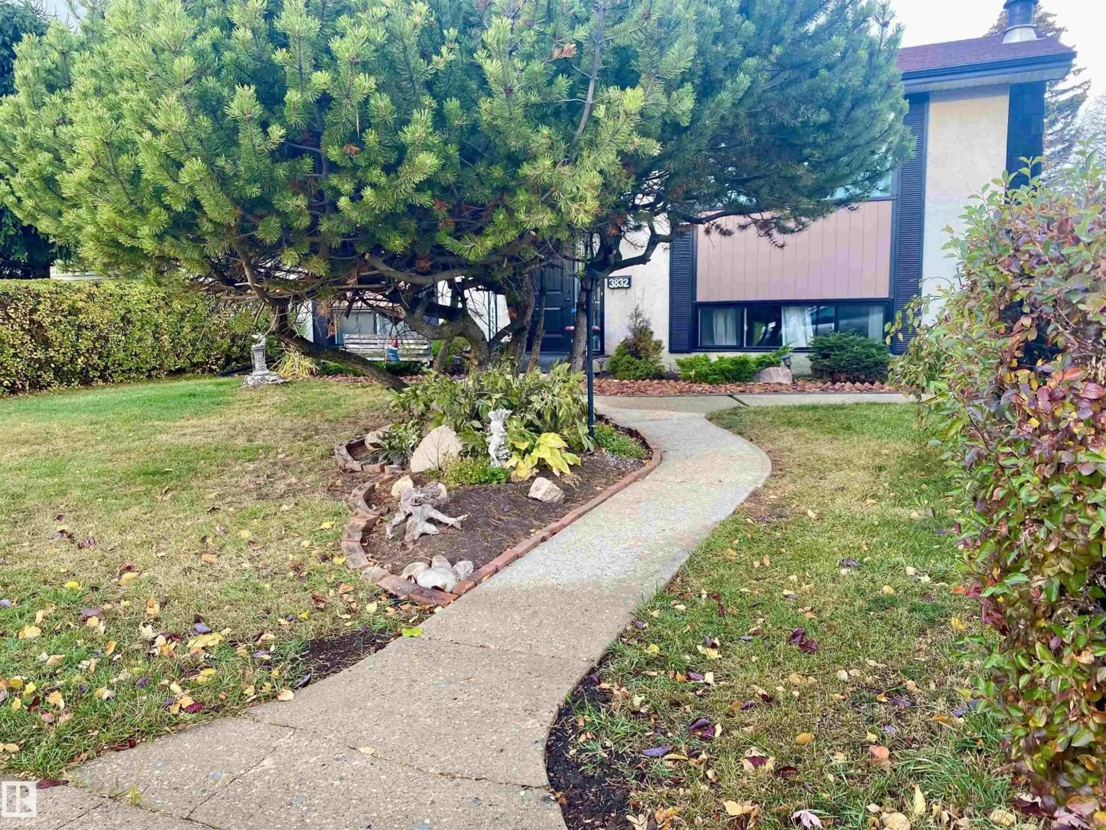 A pic from outside/outdoor area/front of a property/back of a property/a pic from drone, street for E NW - 3832 110 ST, Edmonton Alberta T6J1E4