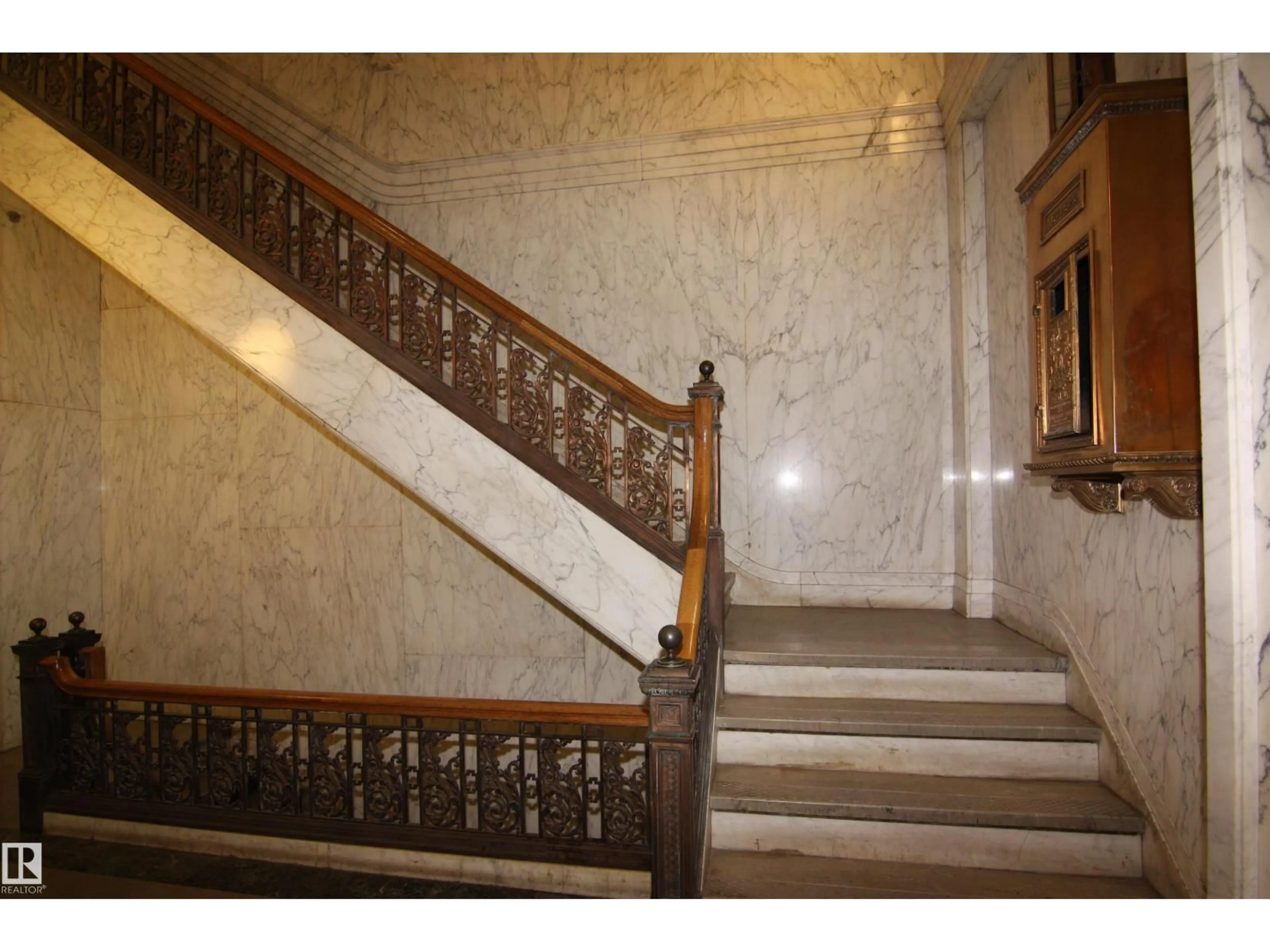 Stairs for 10134 - 311 100 ST, Edmonton Alberta T5J0N8