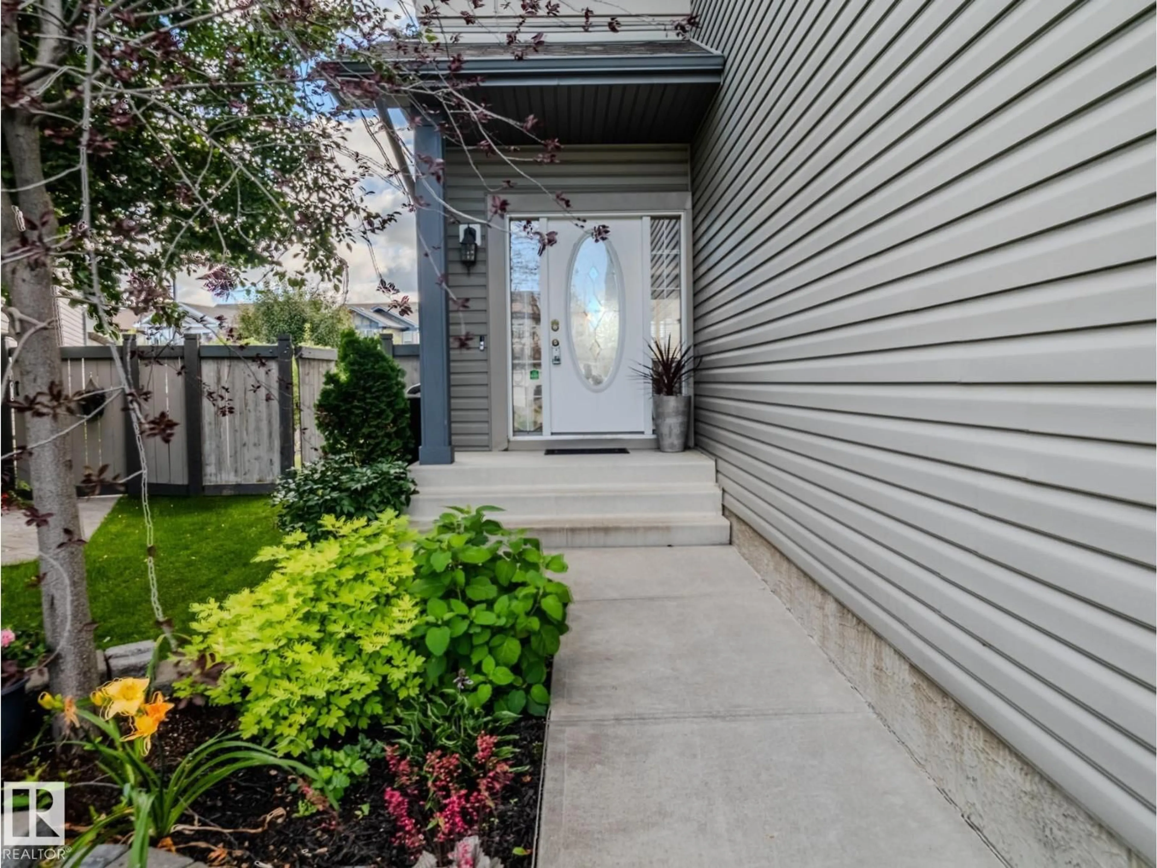 Indoor entryway for 12 HAVENWOOD CO, Spruce Grove Alberta T7X0G7