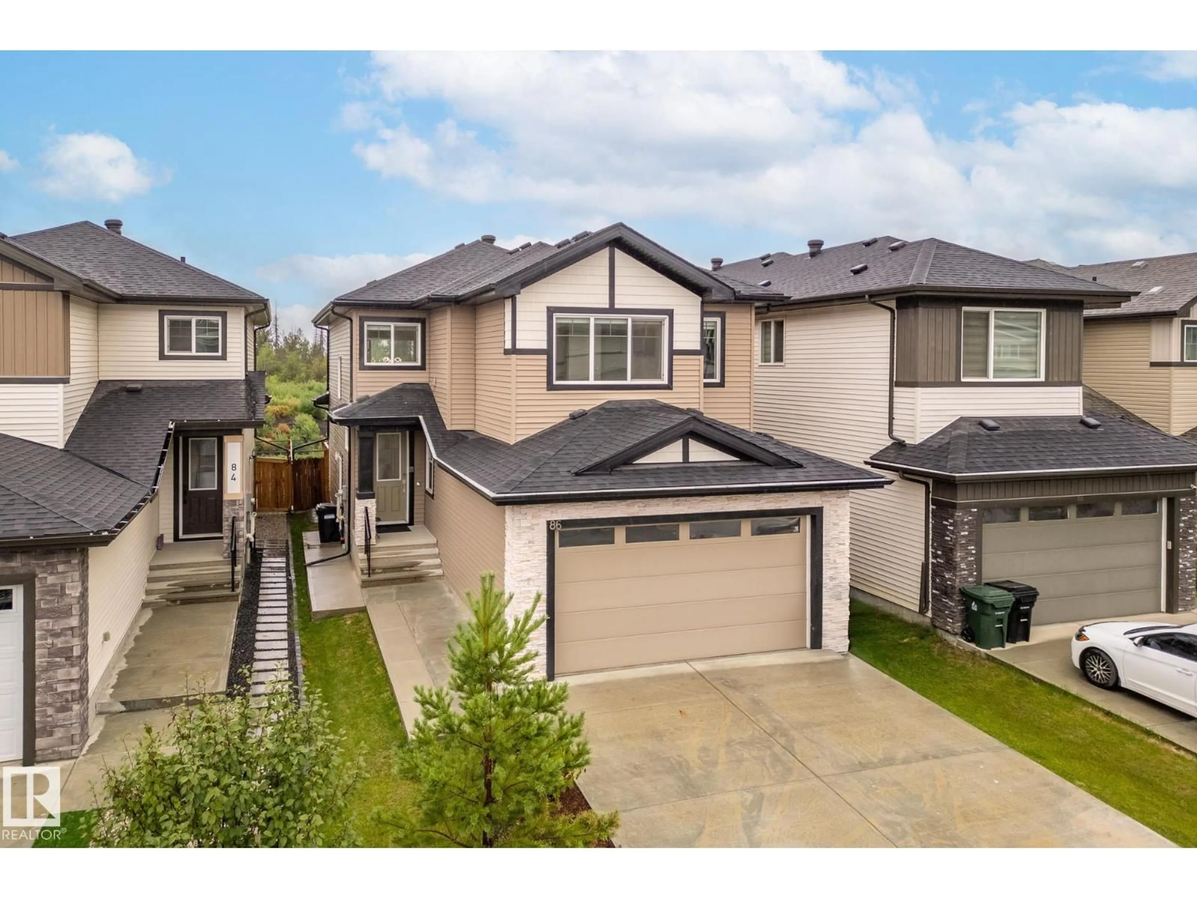 A pic from outside/outdoor area/front of a property/back of a property/a pic from drone, street for 86 MEADOWLINK CM, Spruce Grove Alberta T7X2X3