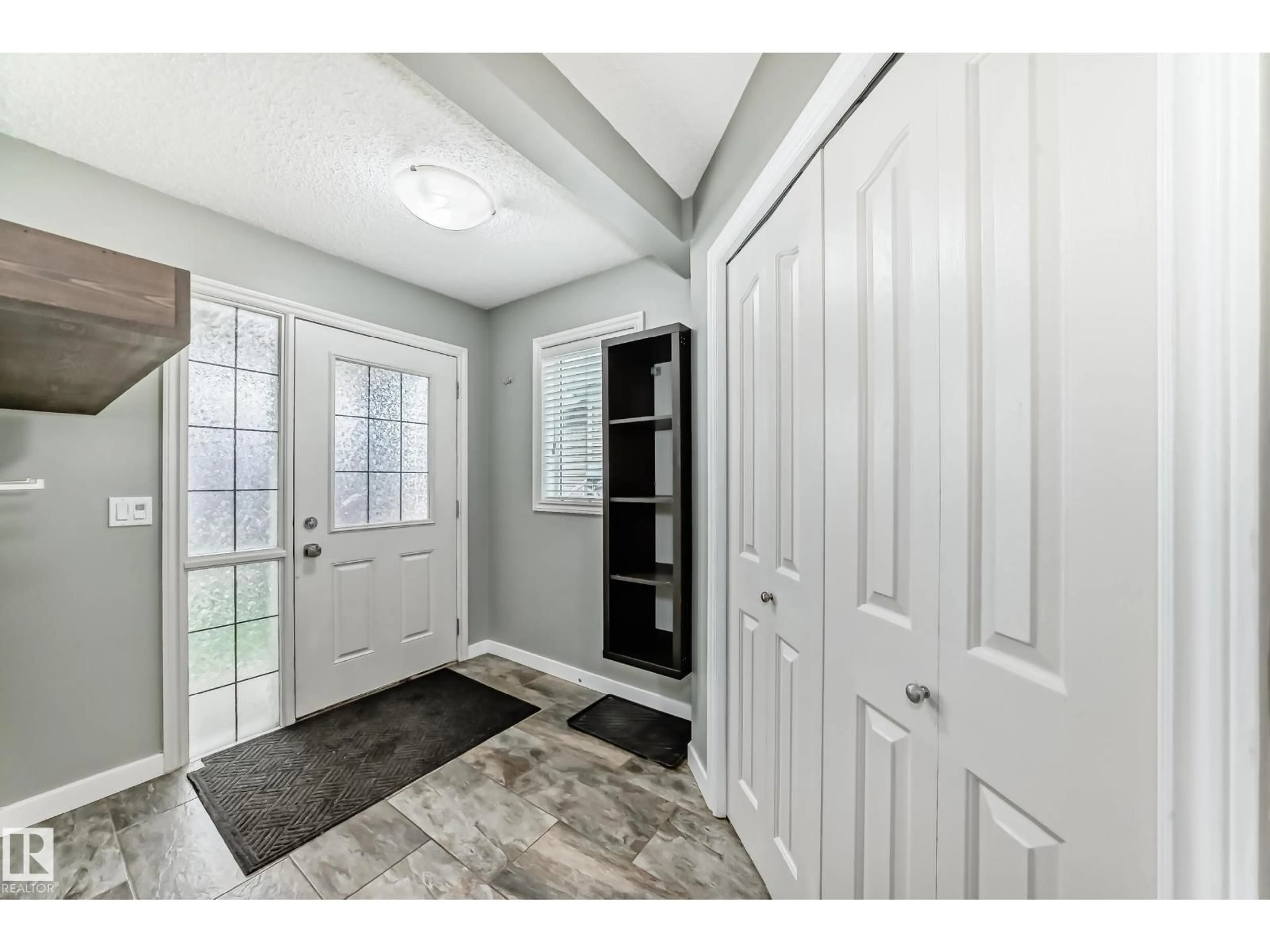 Indoor entryway for 83 VAUGHN AV, Spruce Grove Alberta T7X0B5