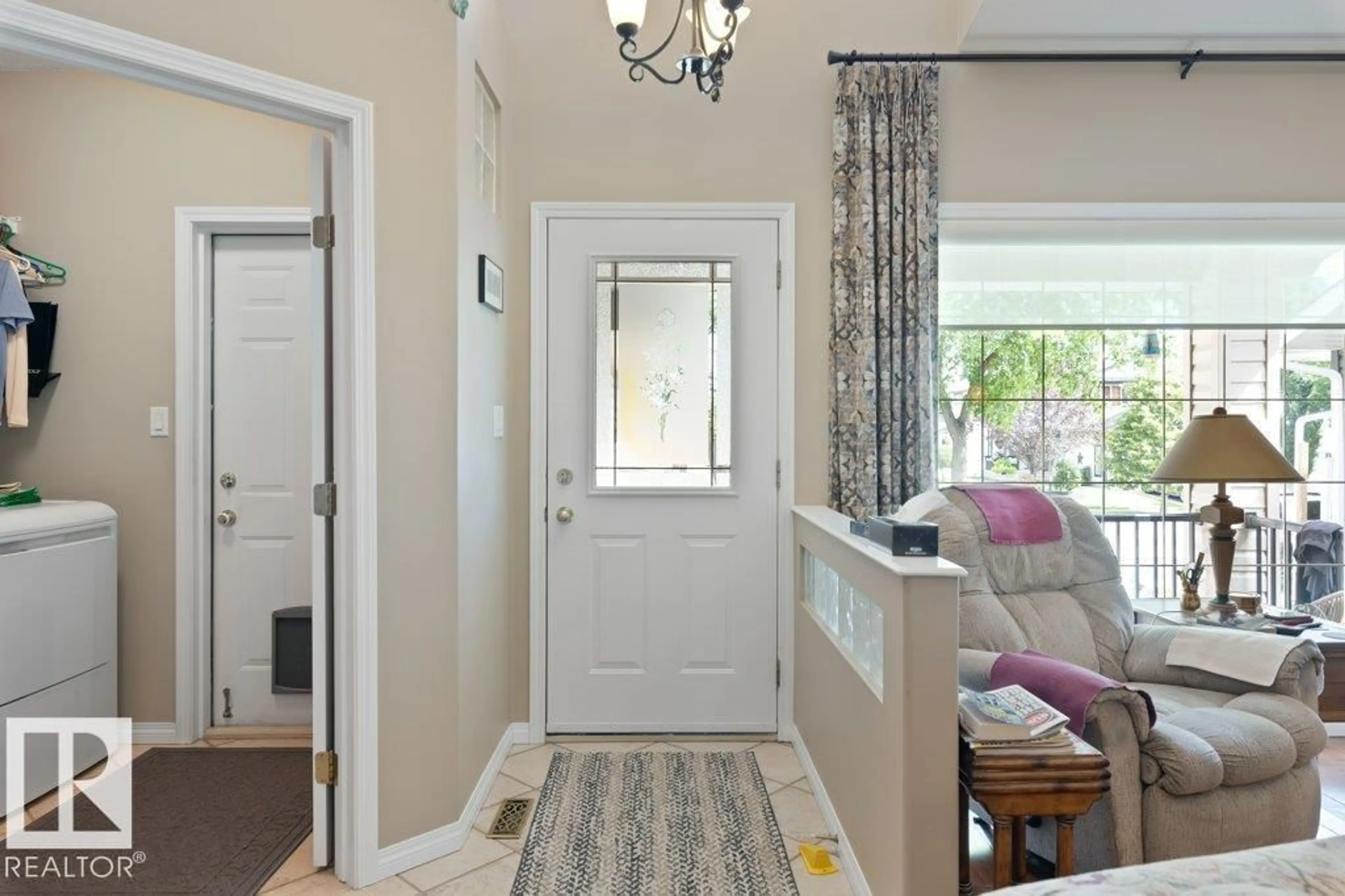 Indoor entryway for 19 OAKLAND WY, St. Albert Alberta T8N6R5