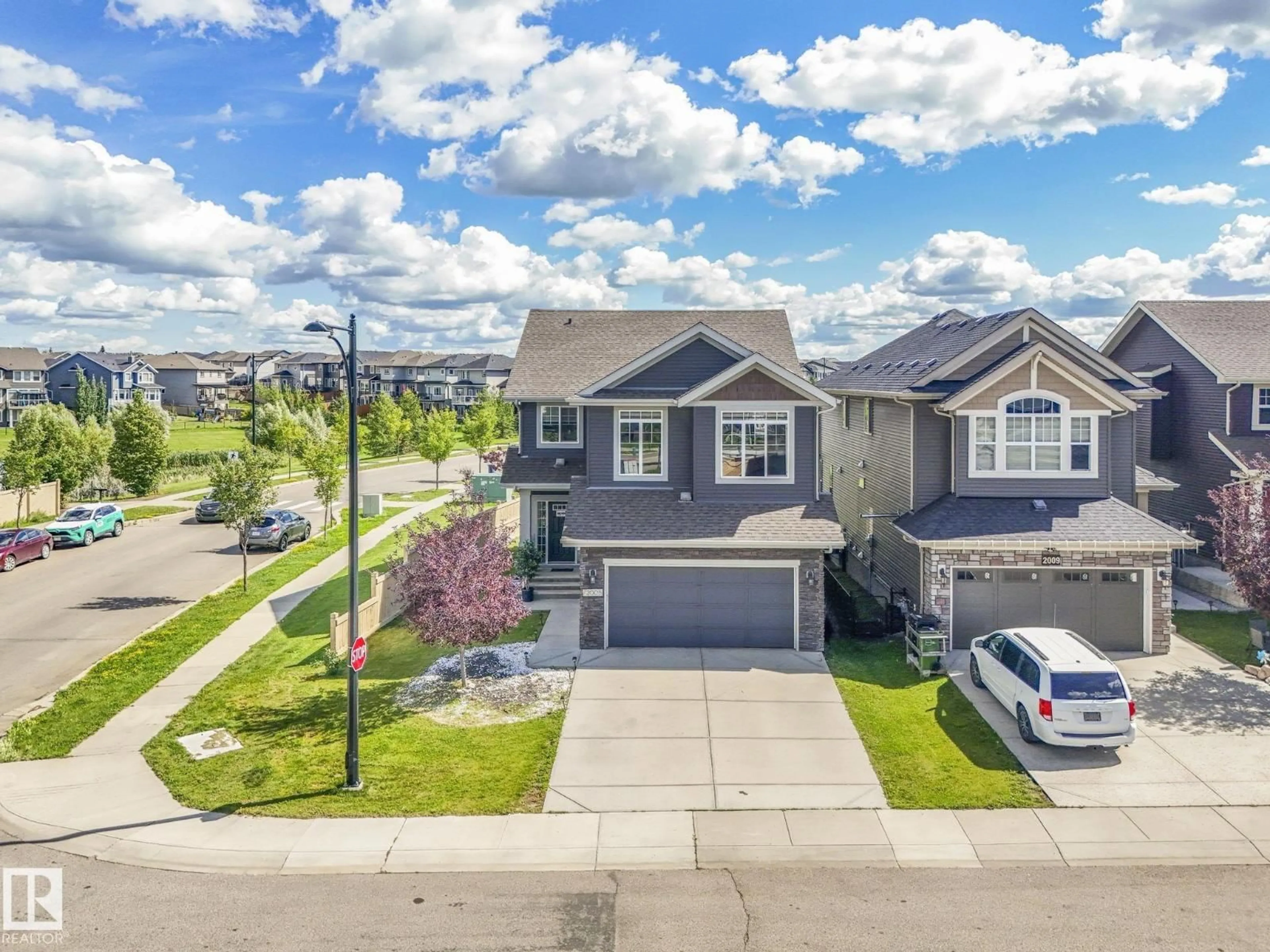 A pic from outside/outdoor area/front of a property/back of a property/a pic from drone, street for SW - 2005 57 ST, Edmonton Alberta T6X2B9