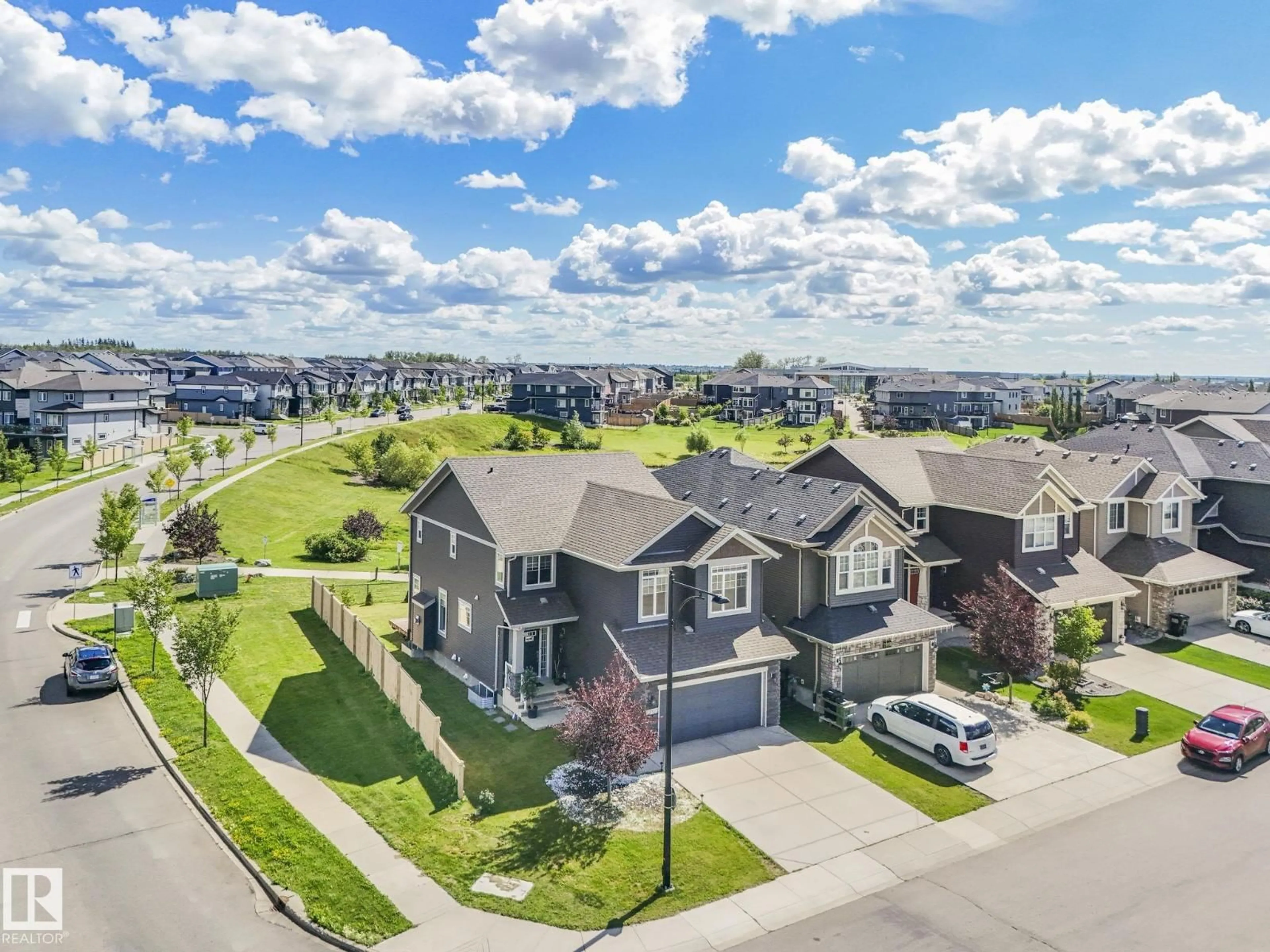 A pic from outside/outdoor area/front of a property/back of a property/a pic from drone, street for SW - 2005 57 ST, Edmonton Alberta T6X2B9