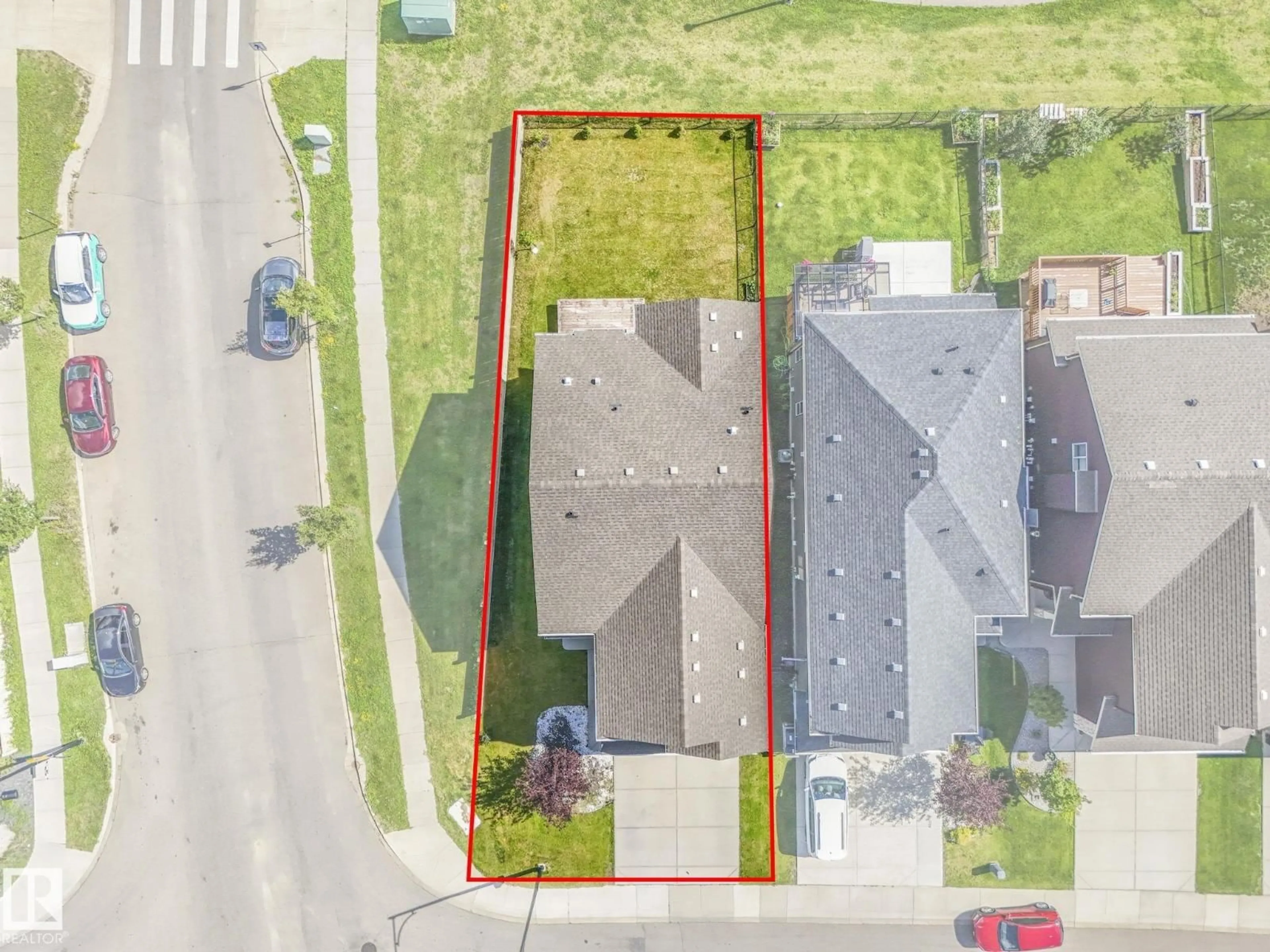 A pic from outside/outdoor area/front of a property/back of a property/a pic from drone, street for SW - 2005 57 ST, Edmonton Alberta T6X2B9
