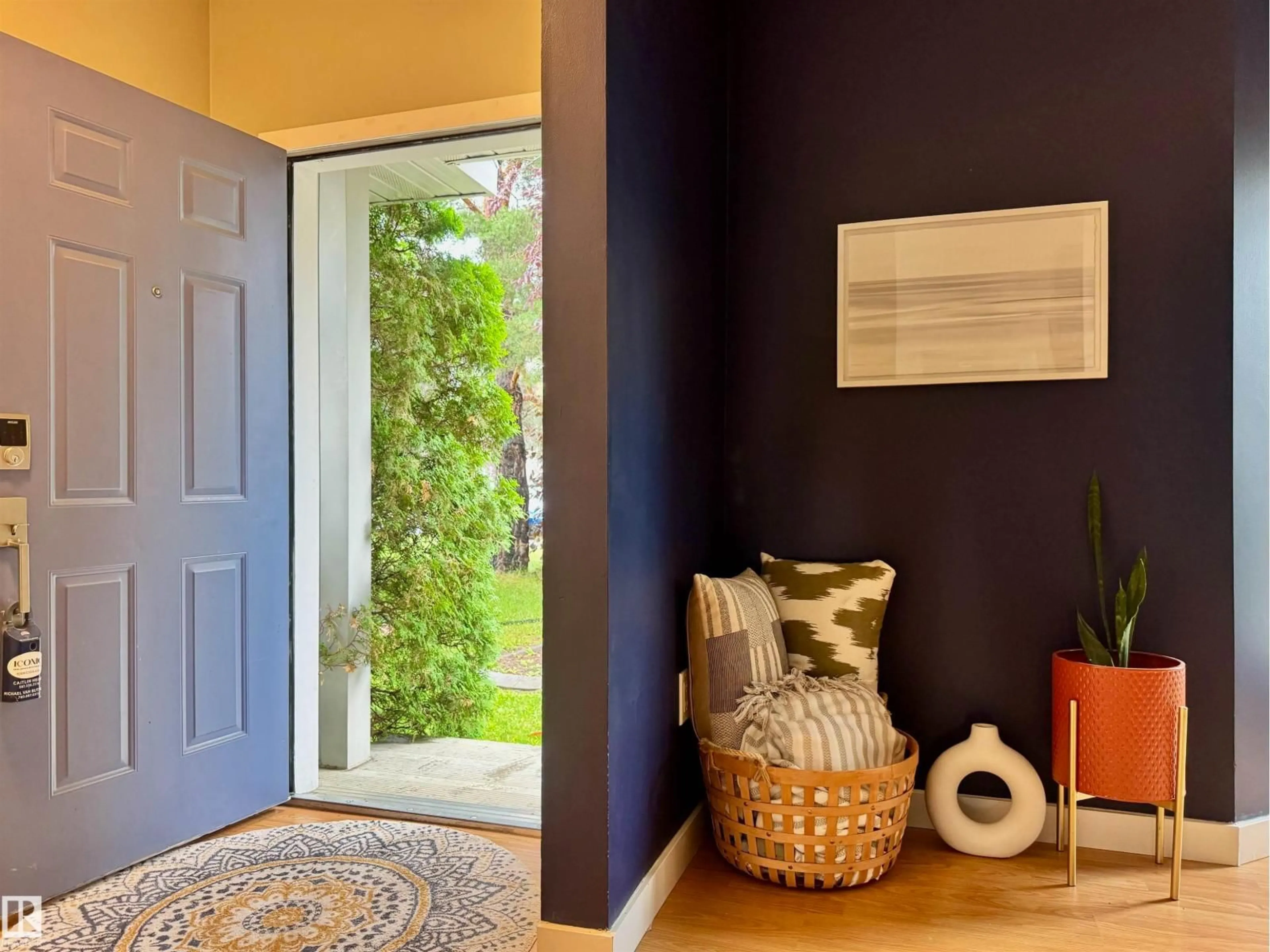 Indoor entryway for 1520 80A ST, Edmonton Alberta T6K4E2