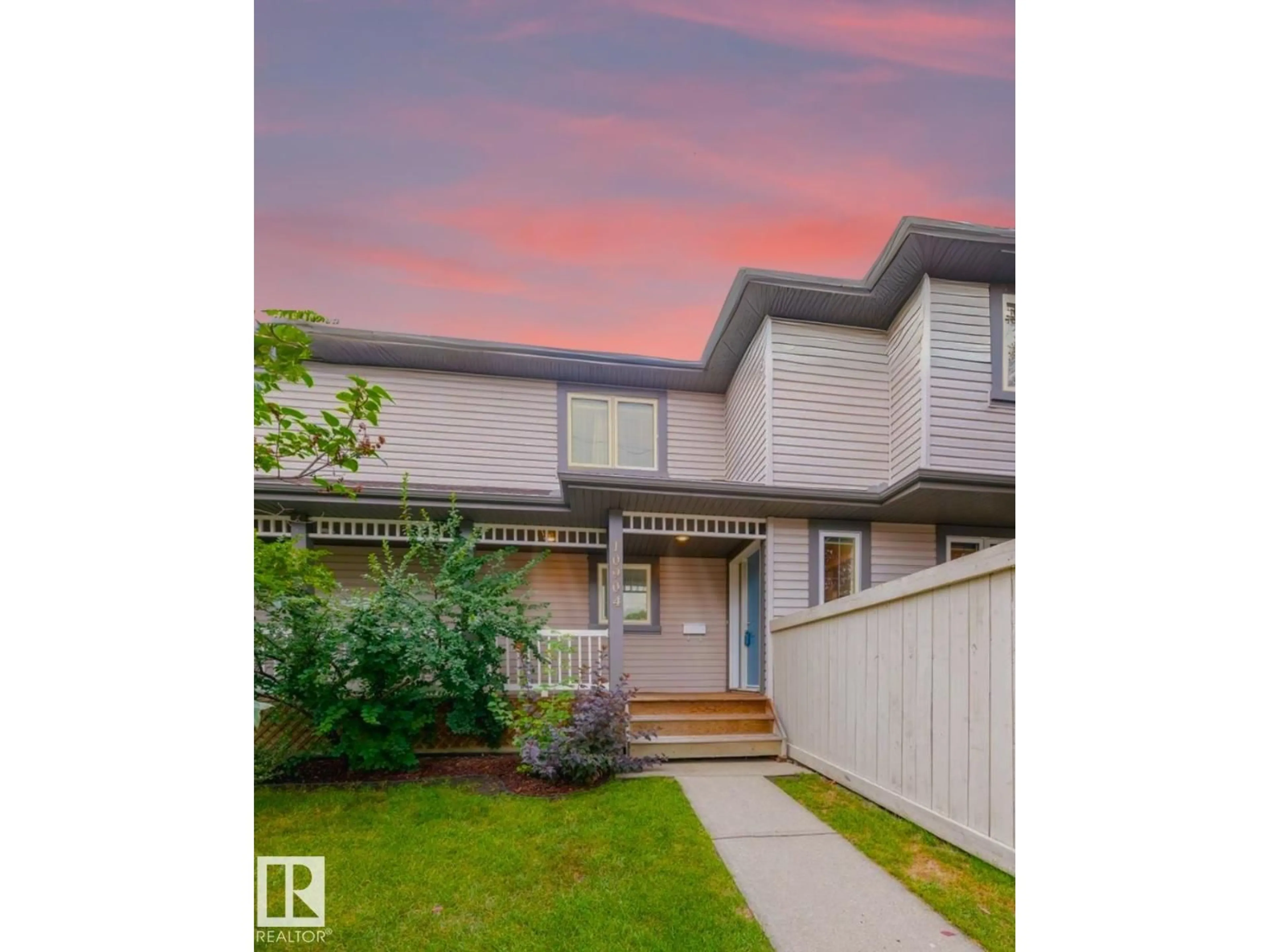 A pic from outside/outdoor area/front of a property/back of a property/a pic from drone, street for NW - 10904 72 AV, Edmonton Alberta T6G0A9
