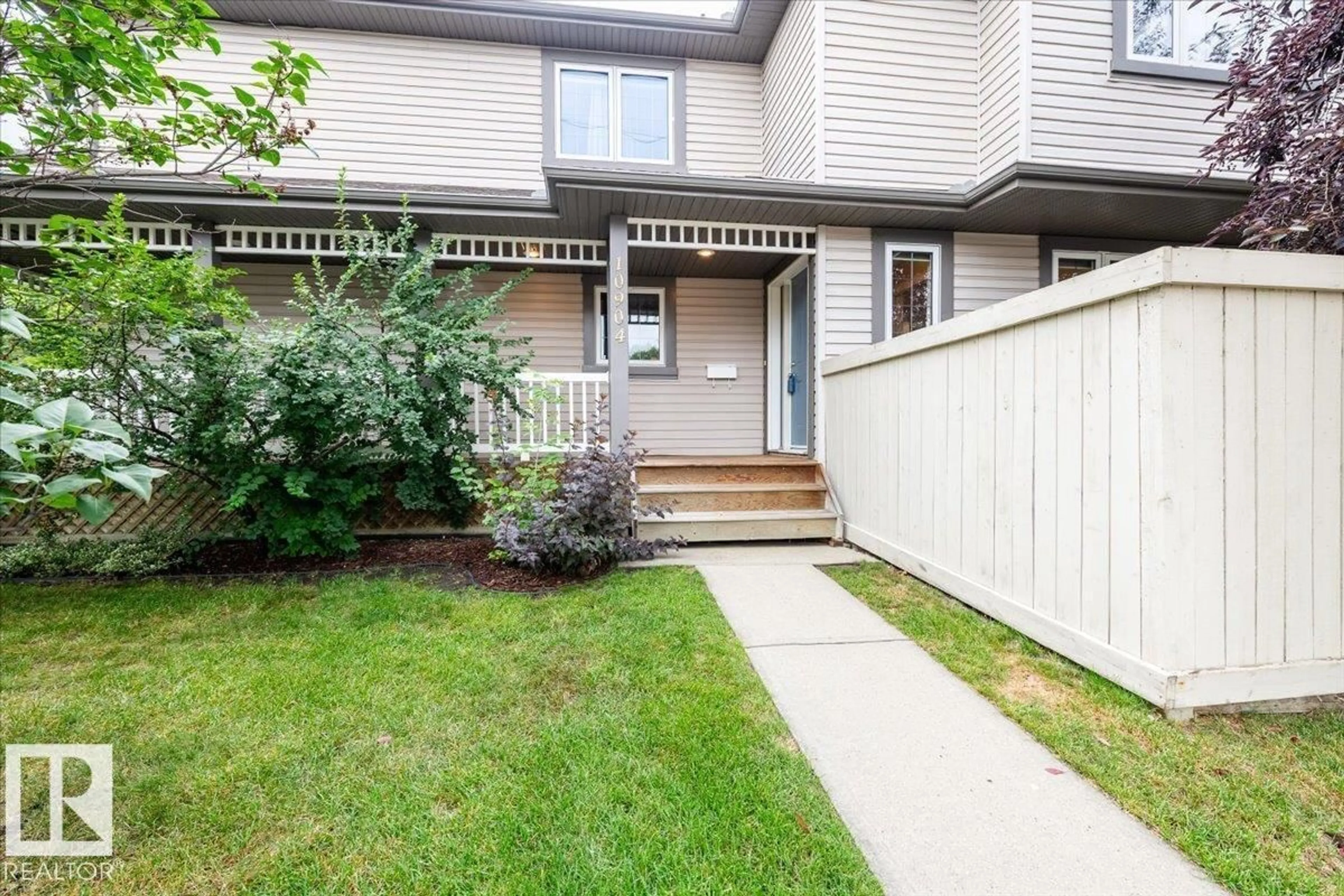 Patio, street for NW - 10904 72 AV, Edmonton Alberta T6G0A9
