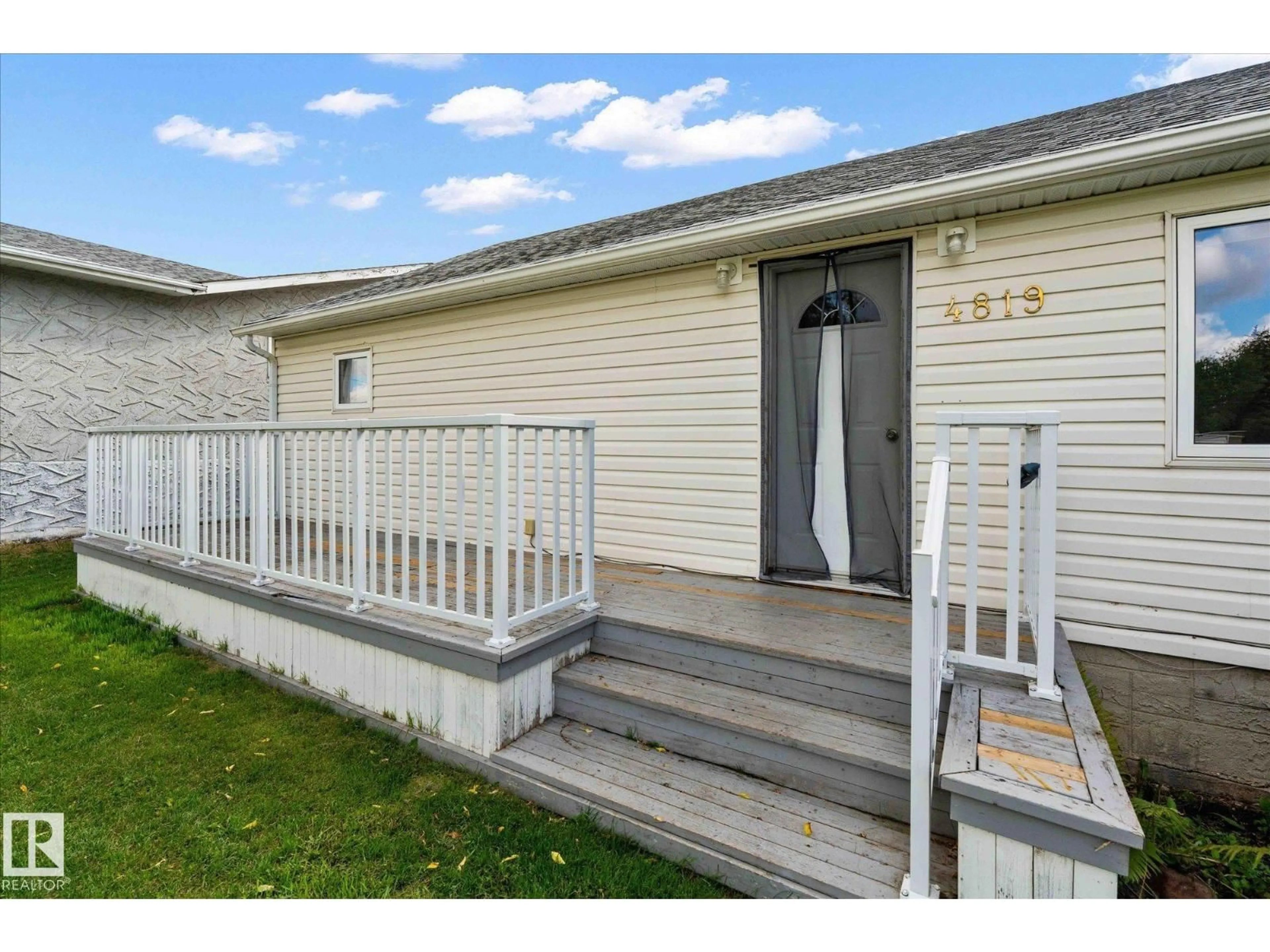 Patio, unknown for 4819 52 ST, Redwater Alberta T0A2W0