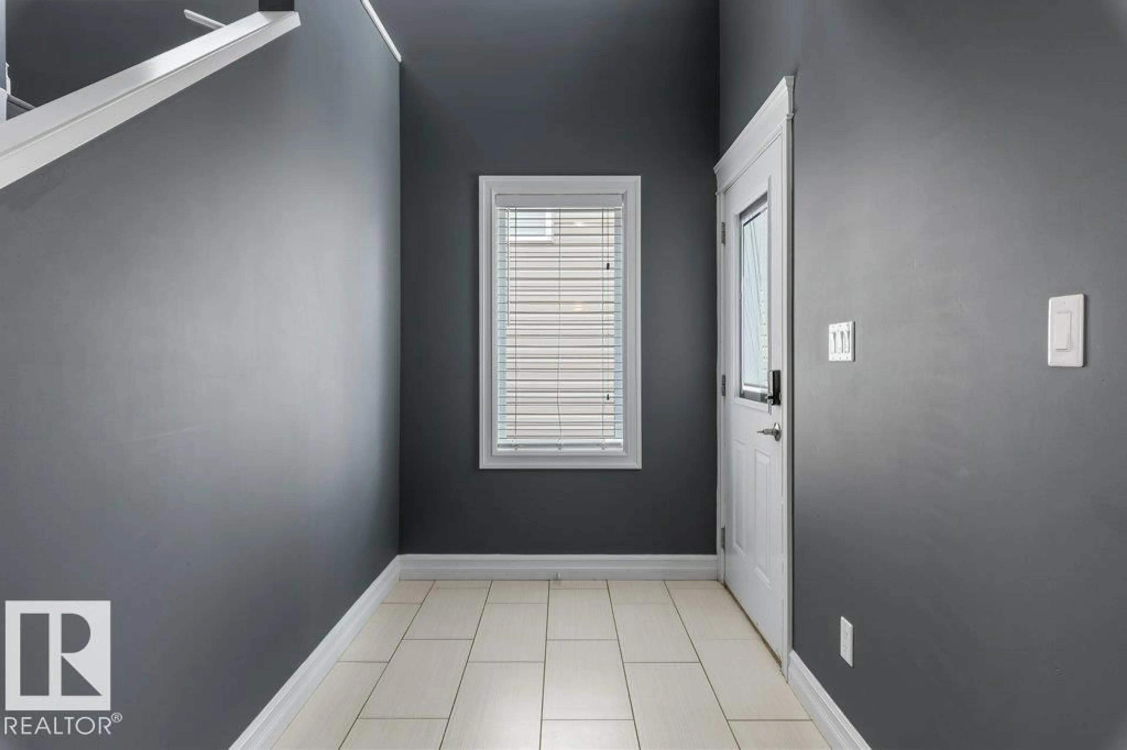 Indoor entryway for 61 DAVIS ST, Fort Saskatchewan Alberta T8L0M7