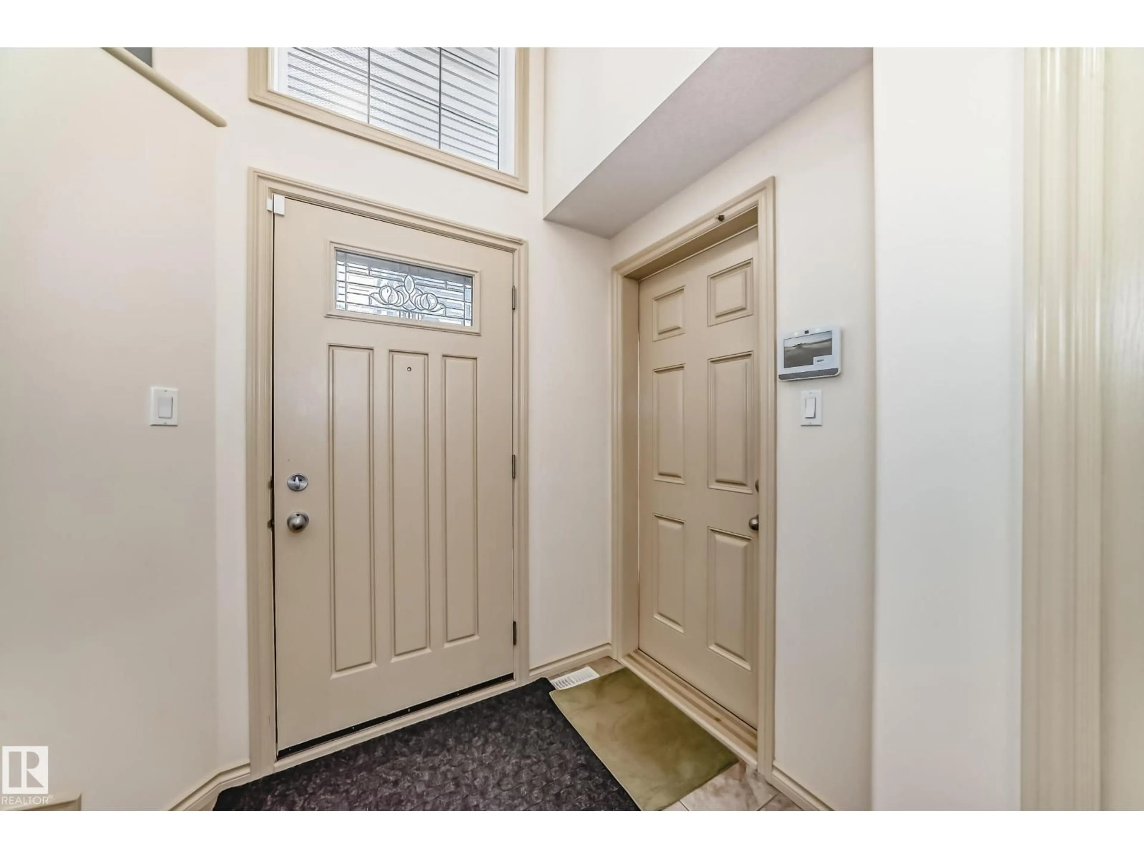 Indoor entryway for 1443 37C AV AV, Edmonton Alberta T6T0H8