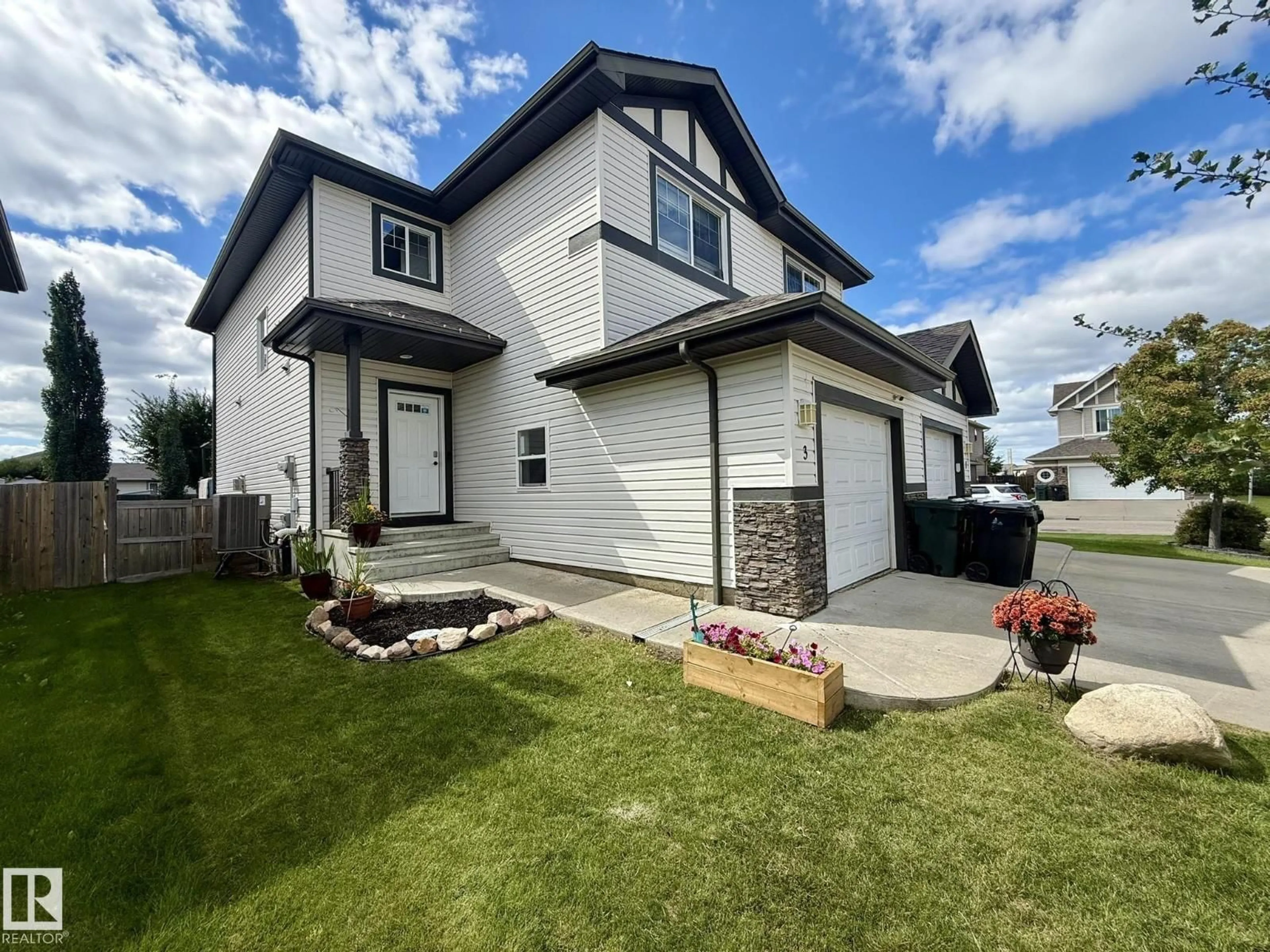 Home with vinyl exterior material, street for 3 HARTWICK CO, Spruce Grove Alberta T7X0K2