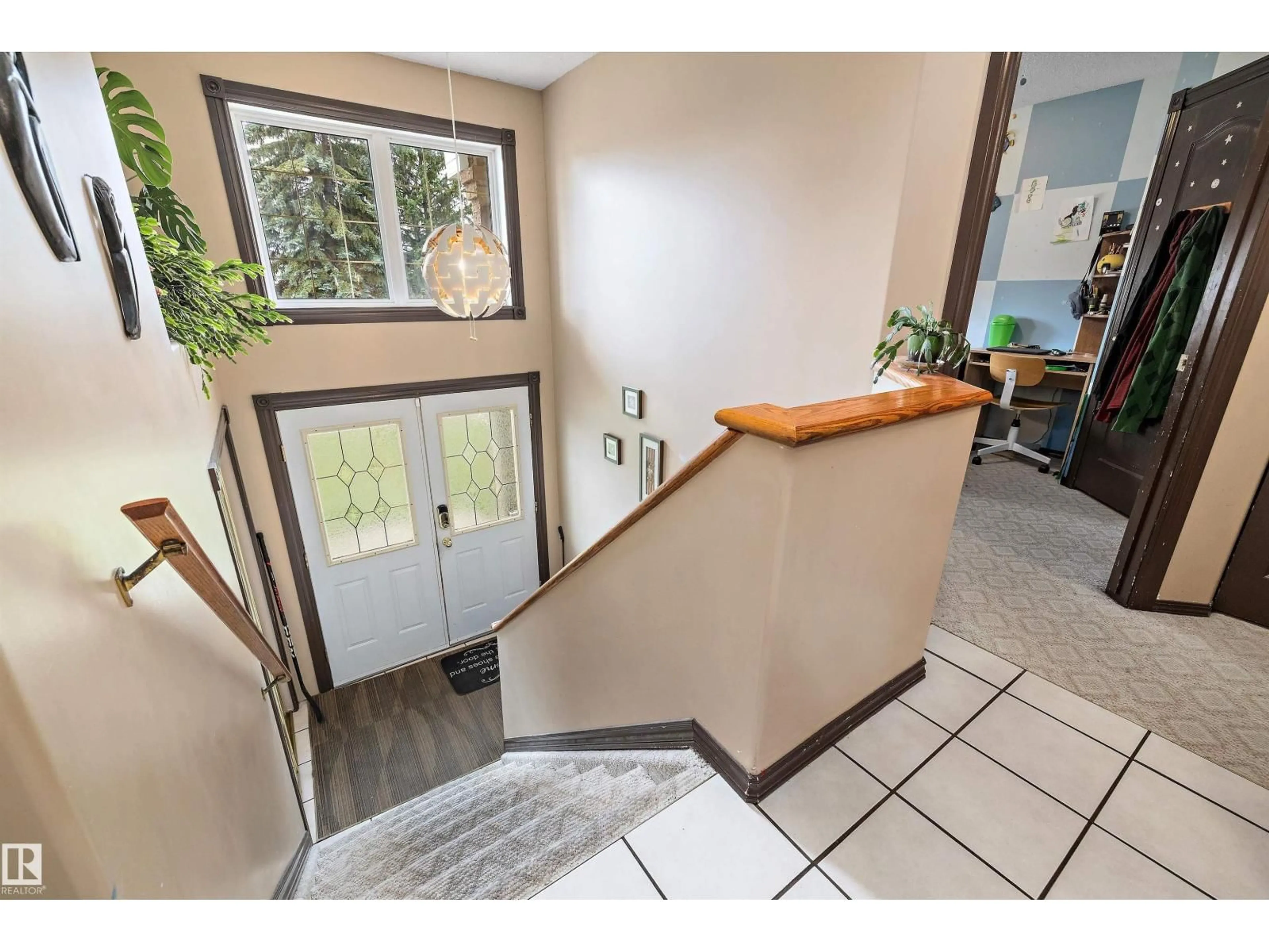 Indoor entryway for 58 MENALTA, Cardiff Alberta T8R1N1