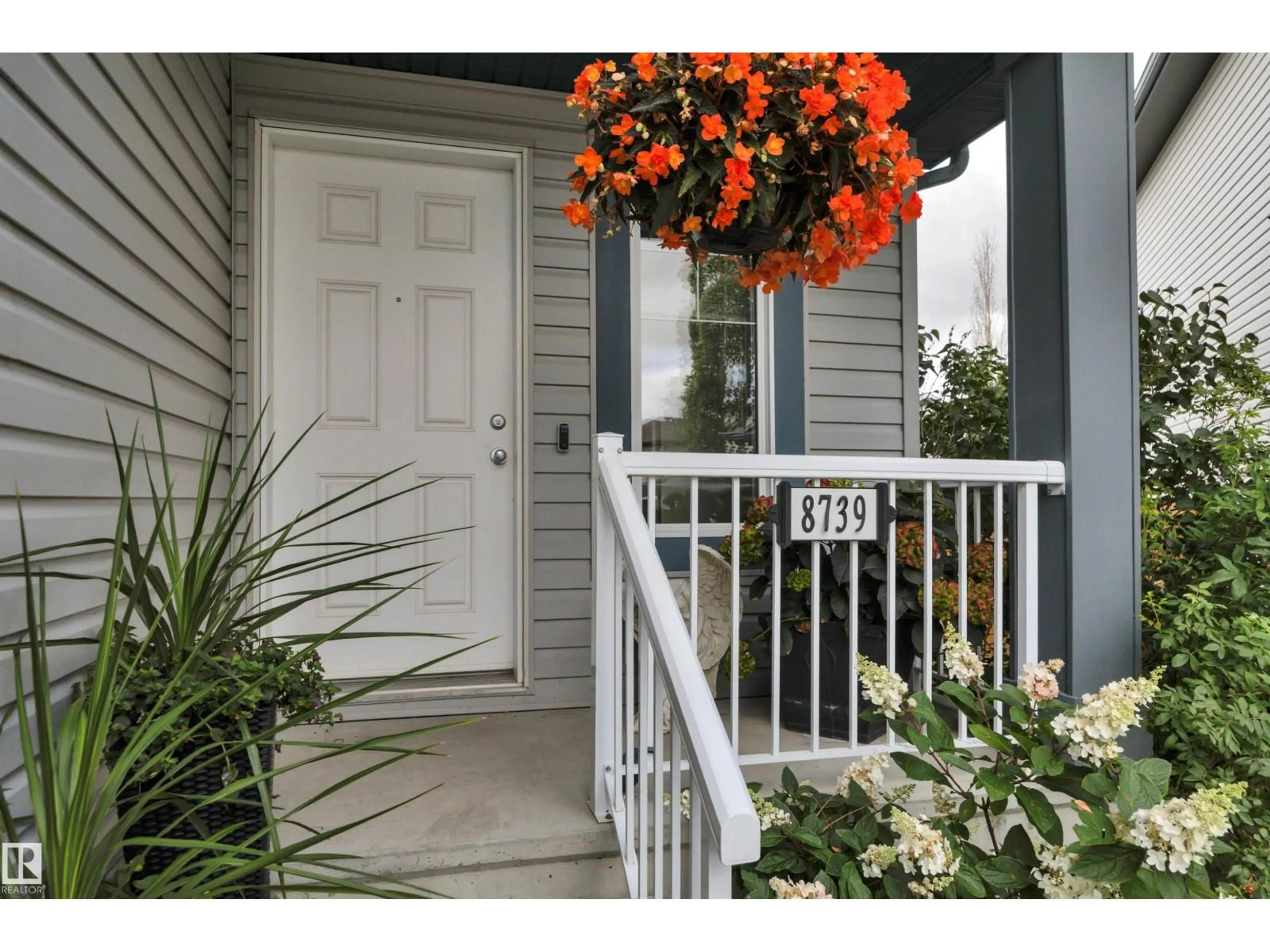 Indoor entryway for NW - 8739 178 AV, Edmonton Alberta T5Z0B8