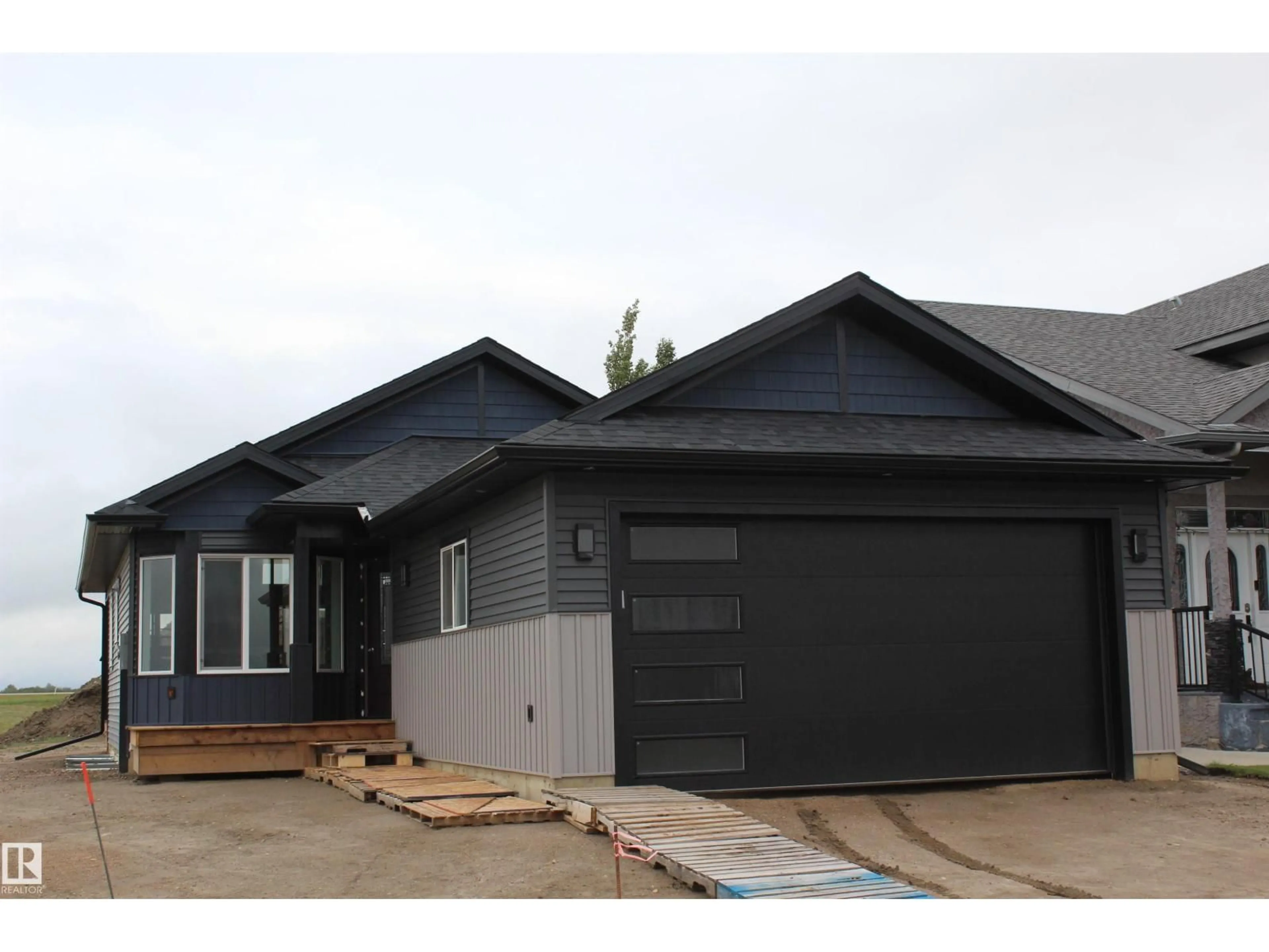 Home with vinyl exterior material, street for 1 WHITETAIL WY, Mundare Alberta T0B3H0