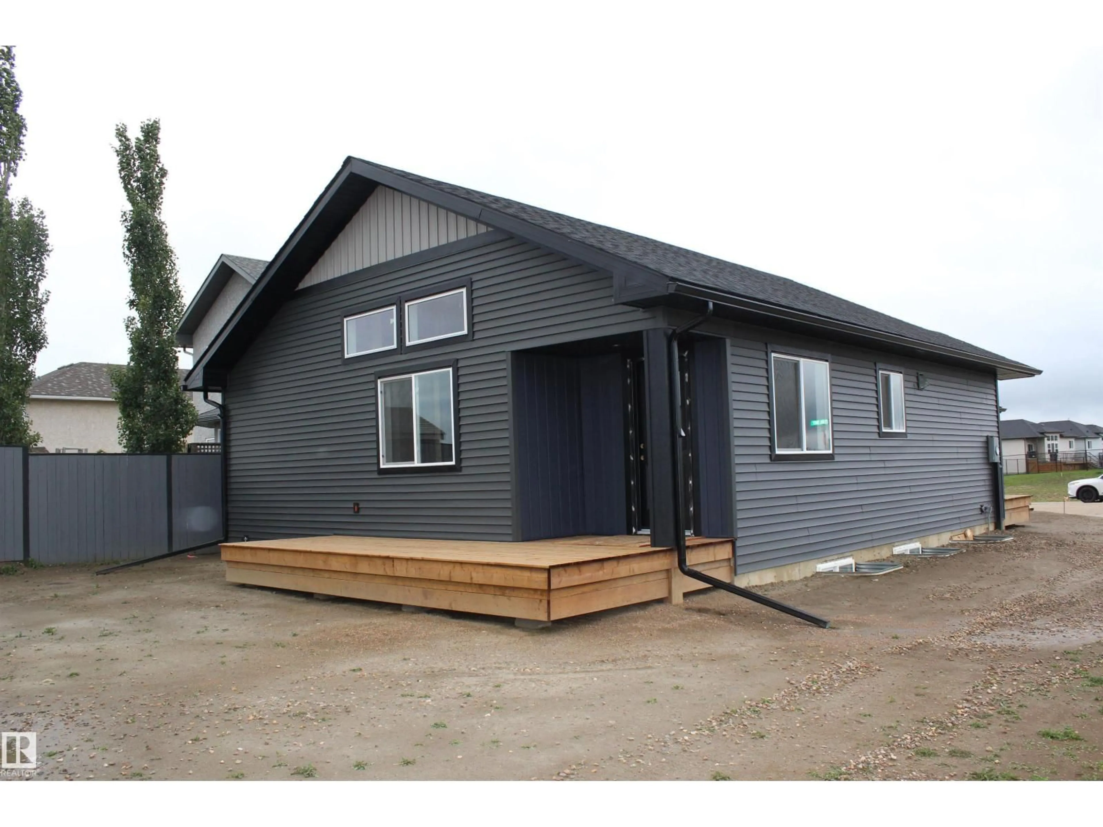 Home with vinyl exterior material, building for 1 WHITETAIL WY, Mundare Alberta T0B3H0