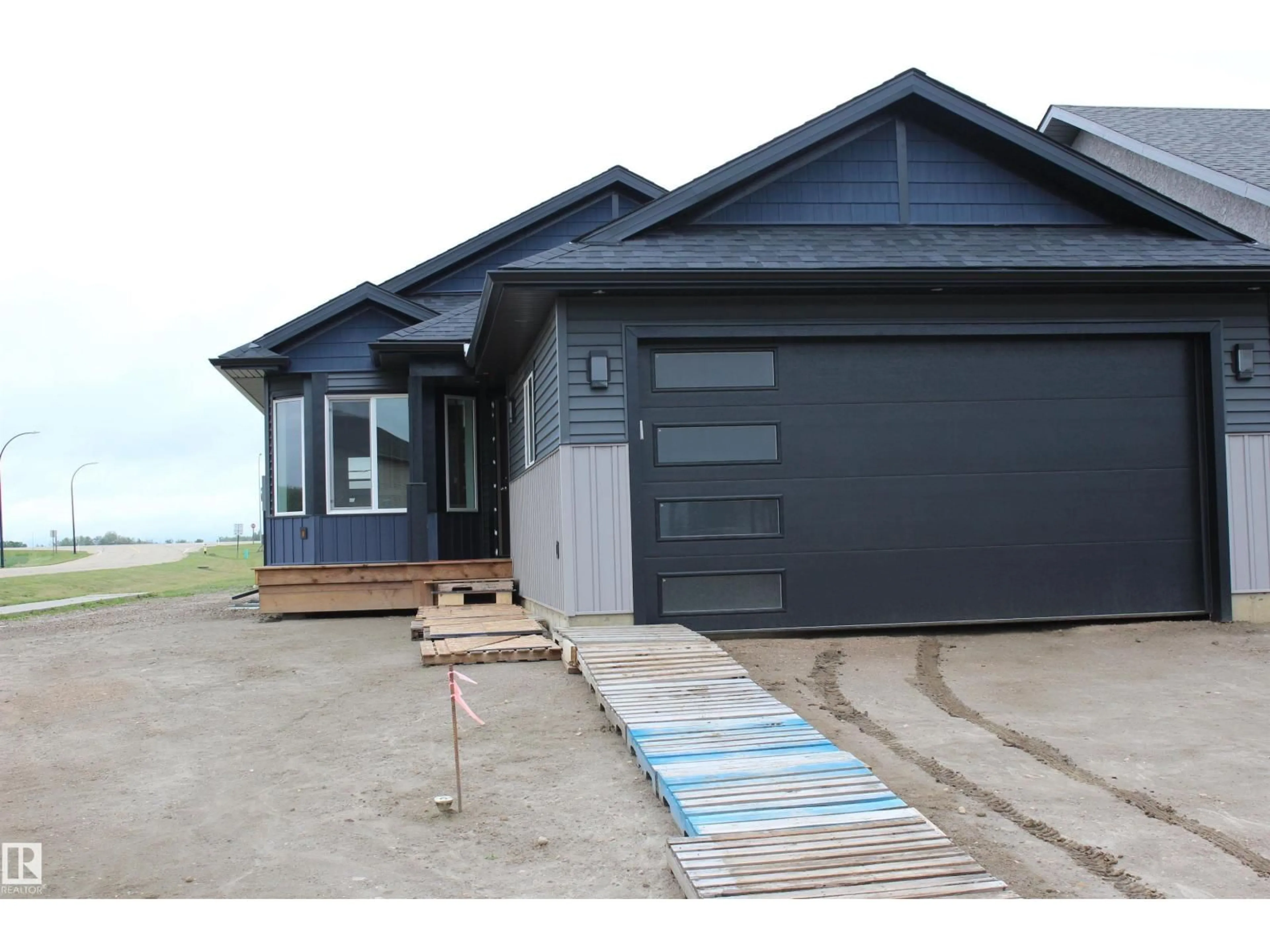Home with vinyl exterior material, unknown for 1 WHITETAIL WY, Mundare Alberta T0B3H0