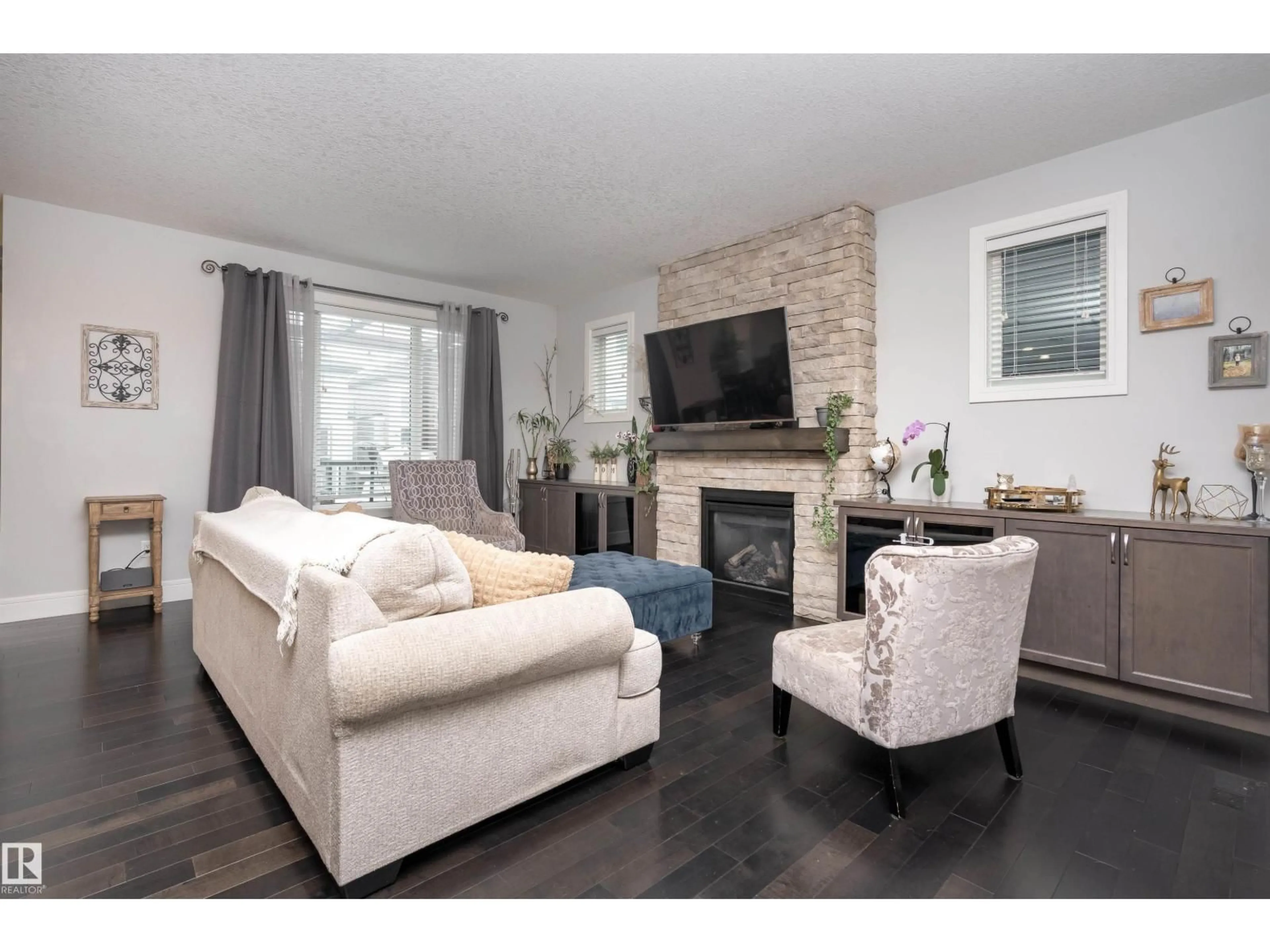 Living room with furniture, wood/laminate floor for 1934 ADAMSON TC, Edmonton Alberta T6L4M8