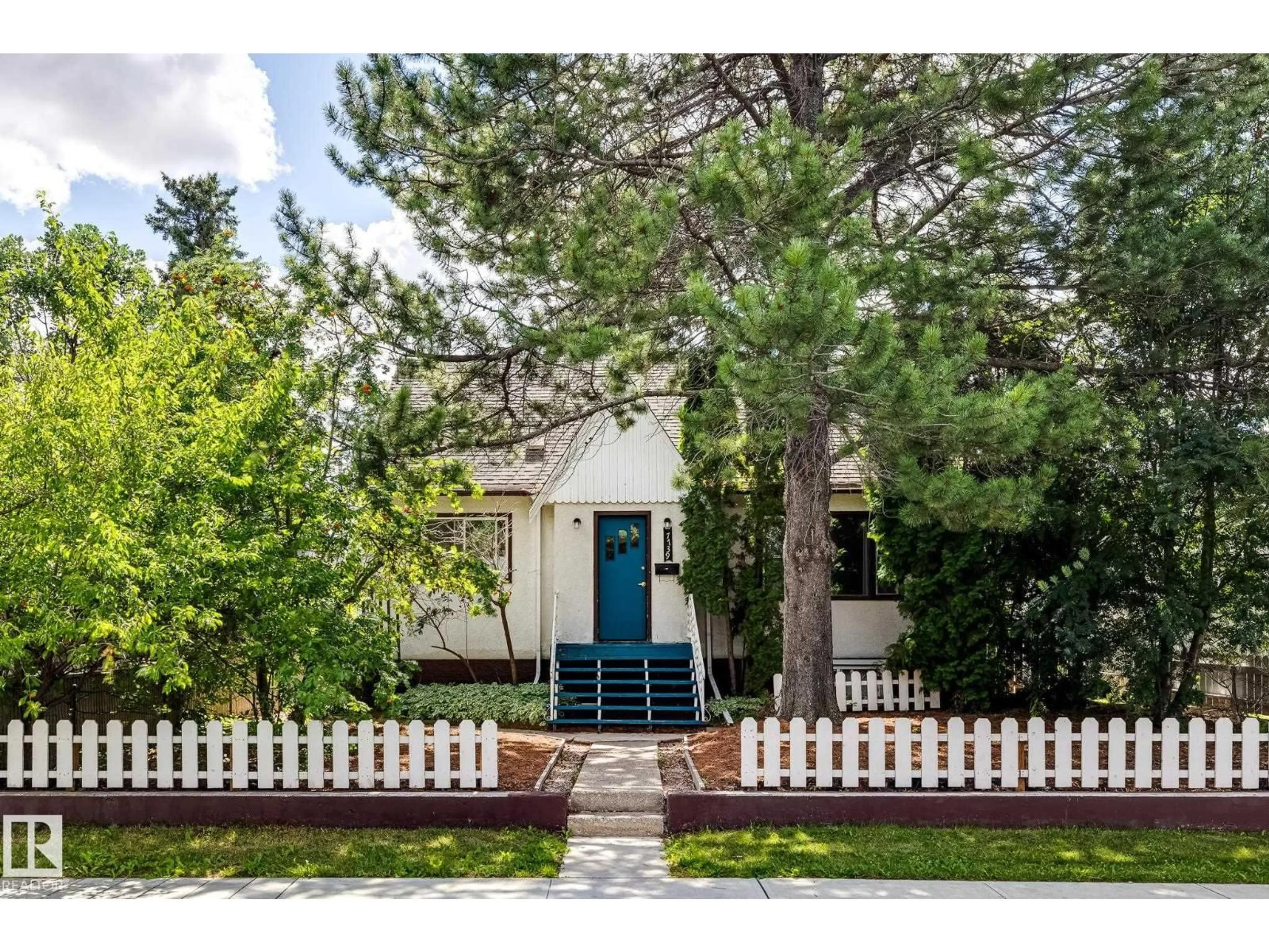 Home with vinyl exterior material, street for 7739 78 AV, Edmonton Alberta T6C0M8