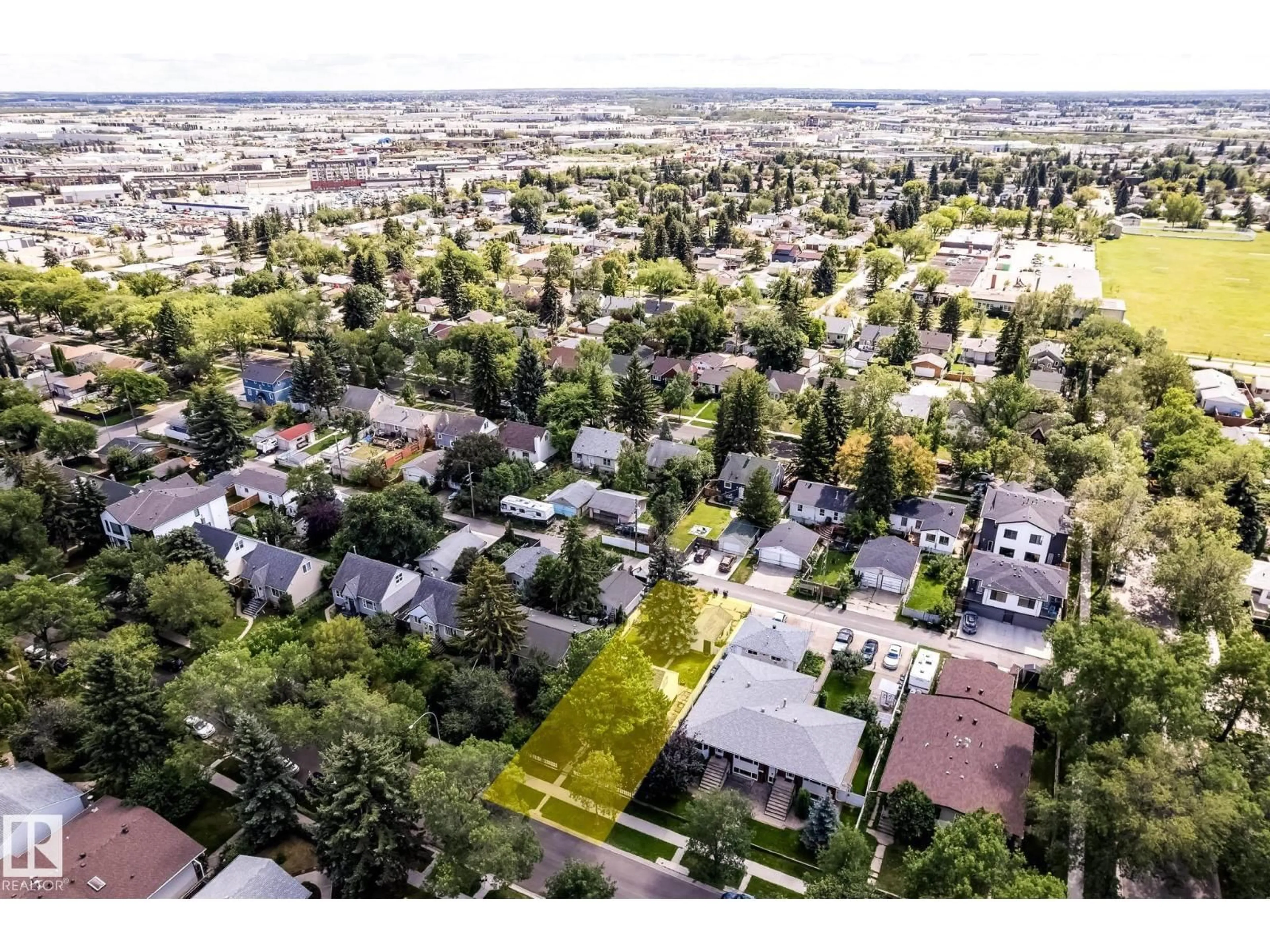 A pic from outside/outdoor area/front of a property/back of a property/a pic from drone, street for 7739 78 AV, Edmonton Alberta T6C0M8