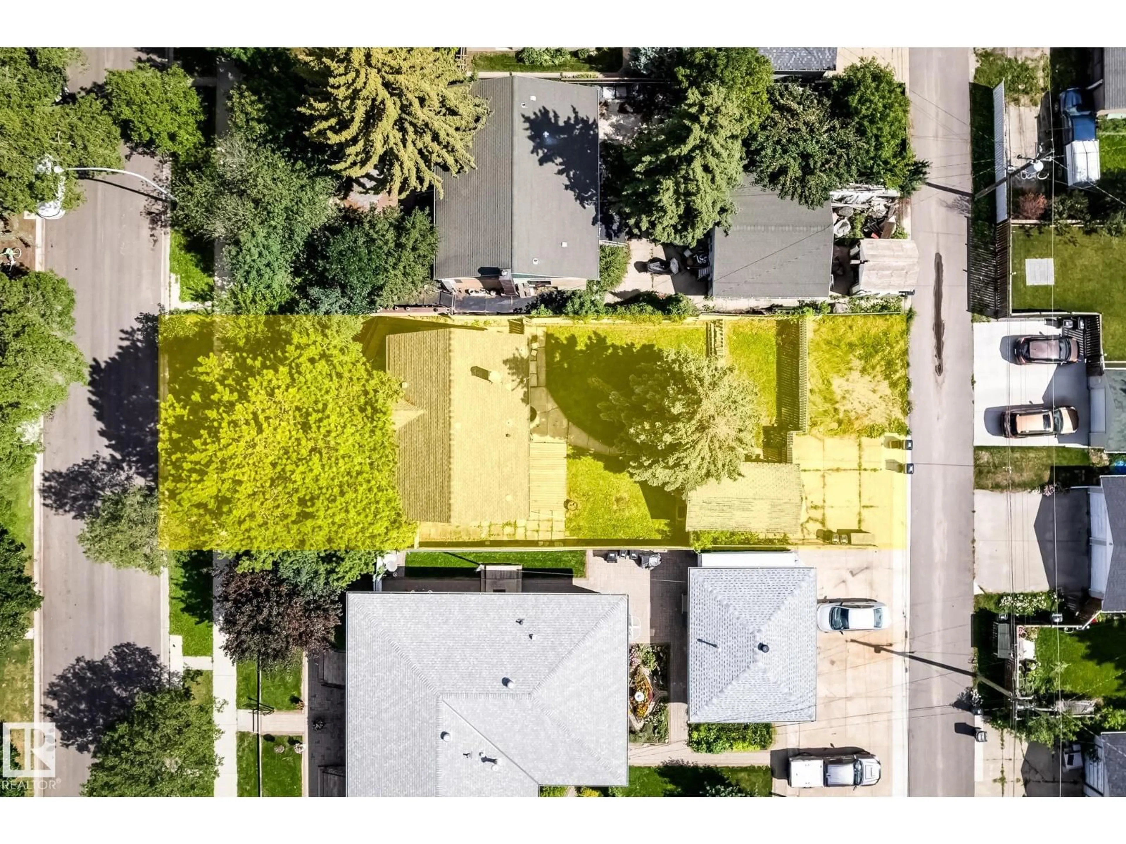 A pic from outside/outdoor area/front of a property/back of a property/a pic from drone, street for 7739 78 AV, Edmonton Alberta T6C0M8