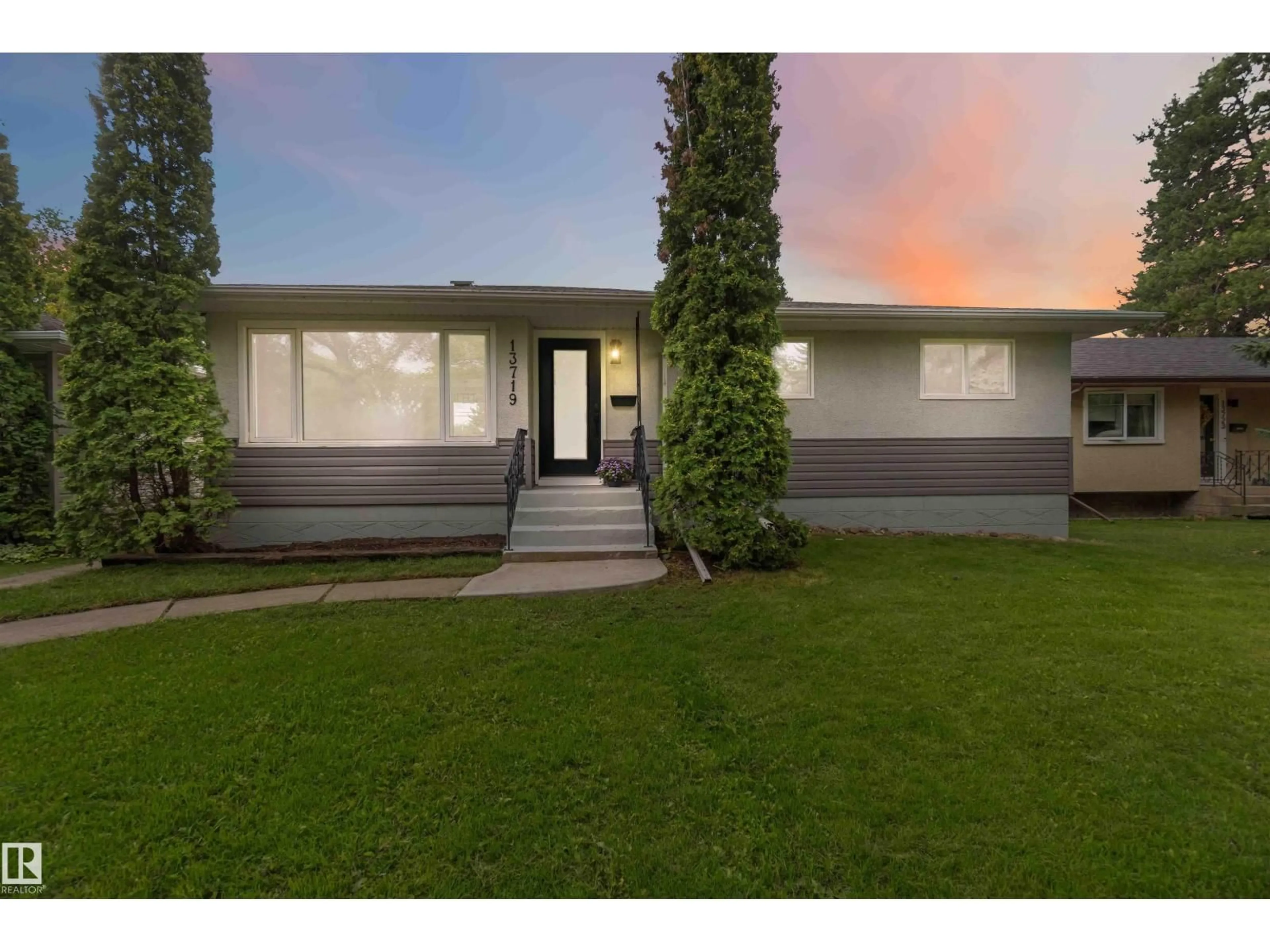 Home with vinyl exterior material, street for 13719 119 AV, Edmonton Alberta T5L2N5
