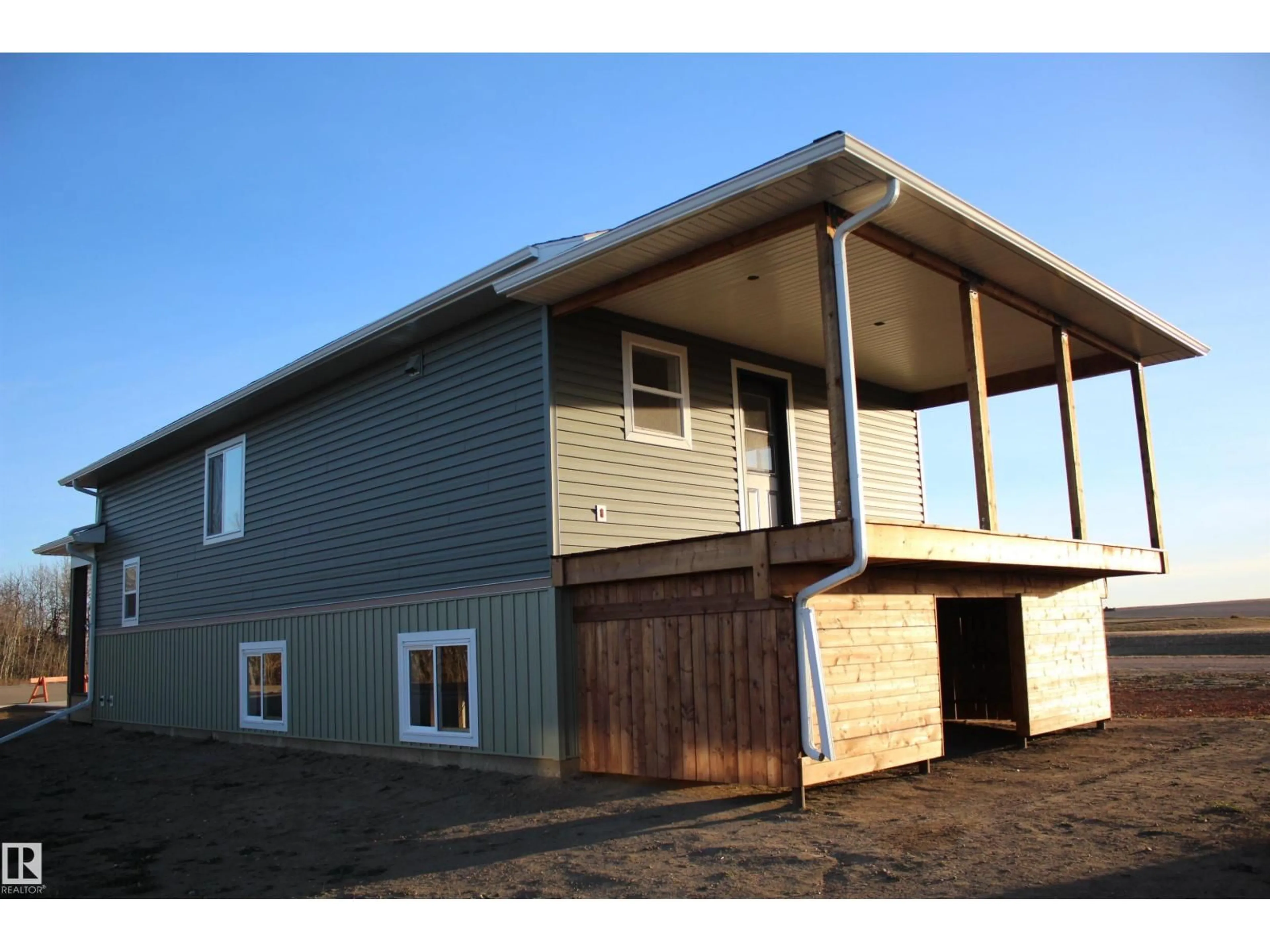 Home with vinyl exterior material, building for 27 WHITETAIL WY, Mundare Alberta T0B3H0