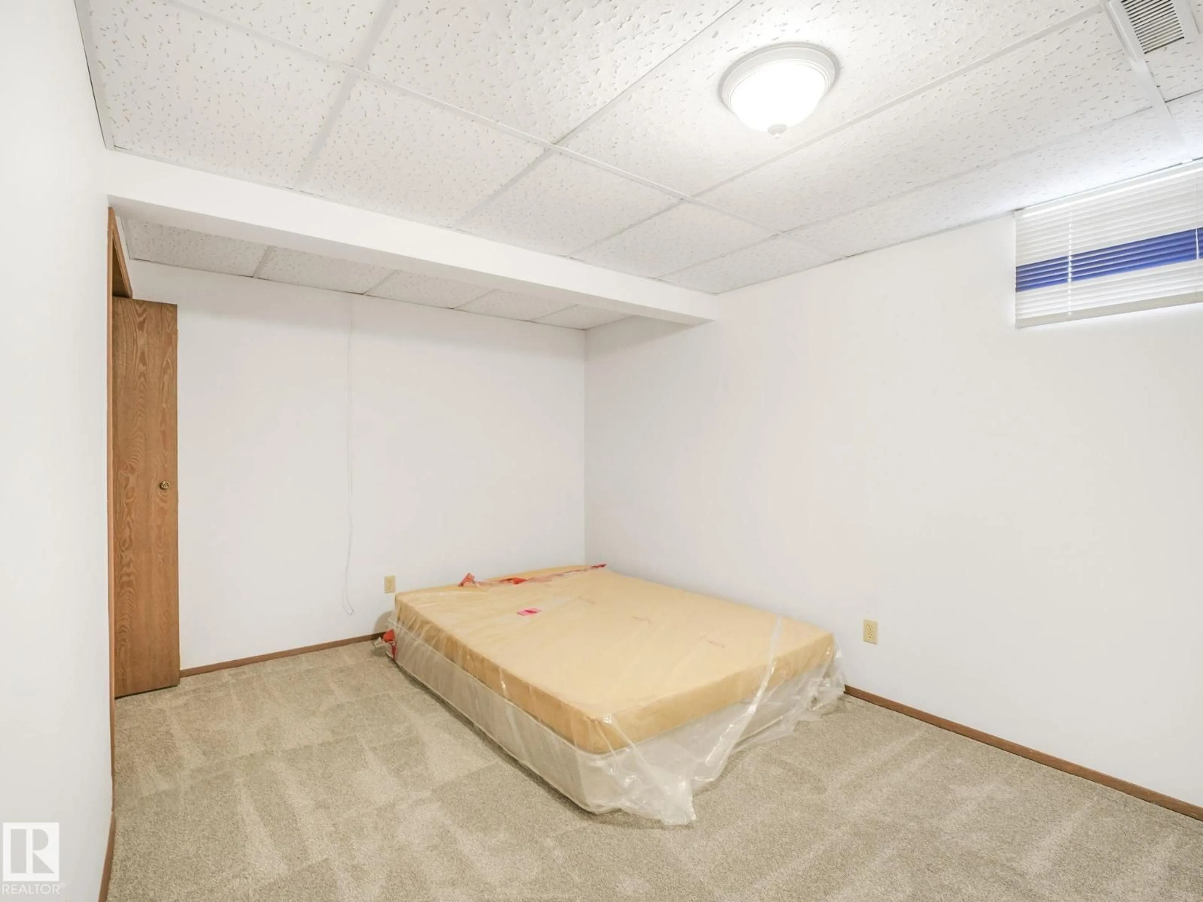 A pic of a room for NW - 1015 77 ST, Edmonton Alberta T6K3G4