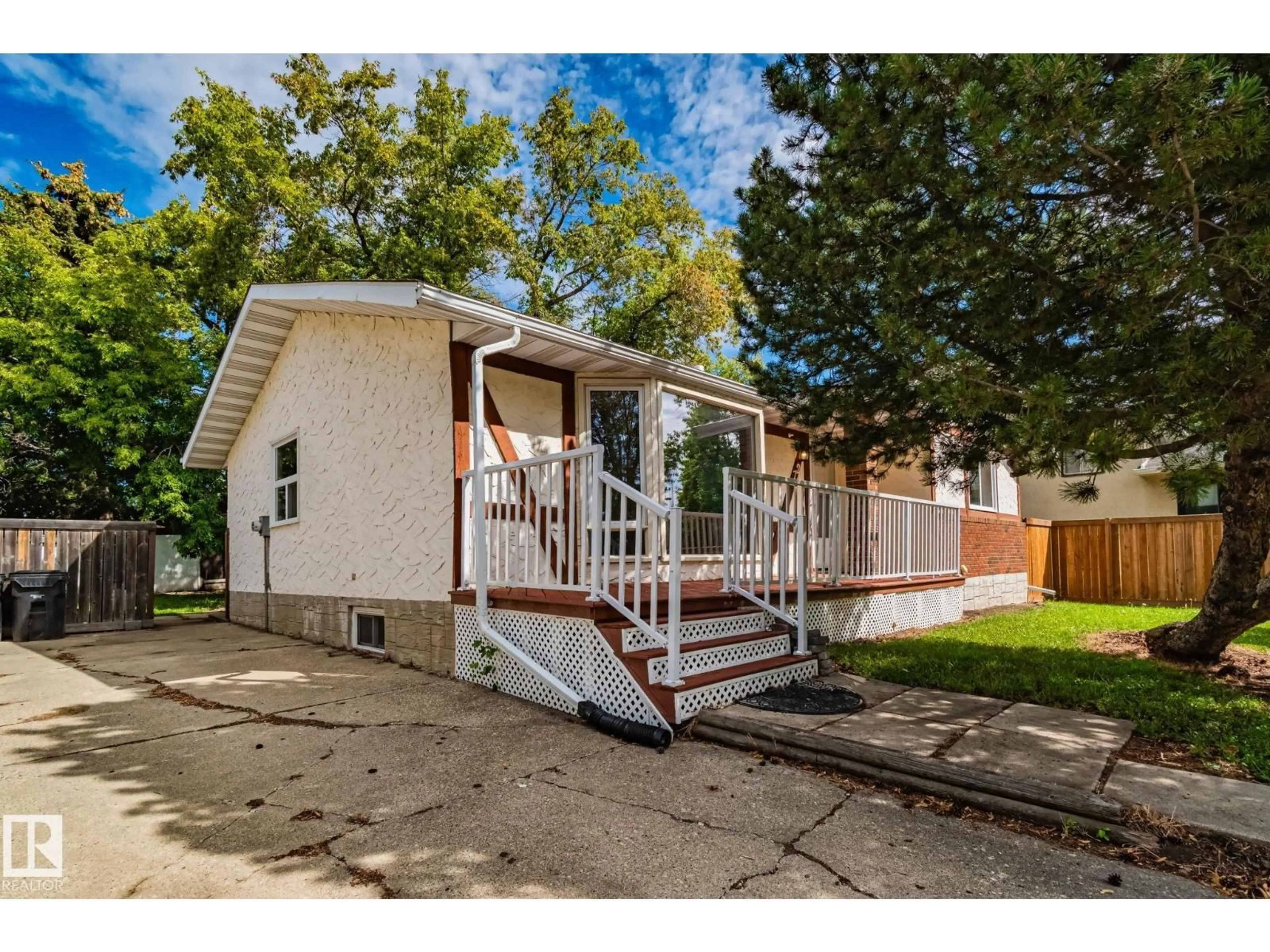 Home with vinyl exterior material, street for 72 GEORGIAN WY, Sherwood Park Alberta T8A2V7