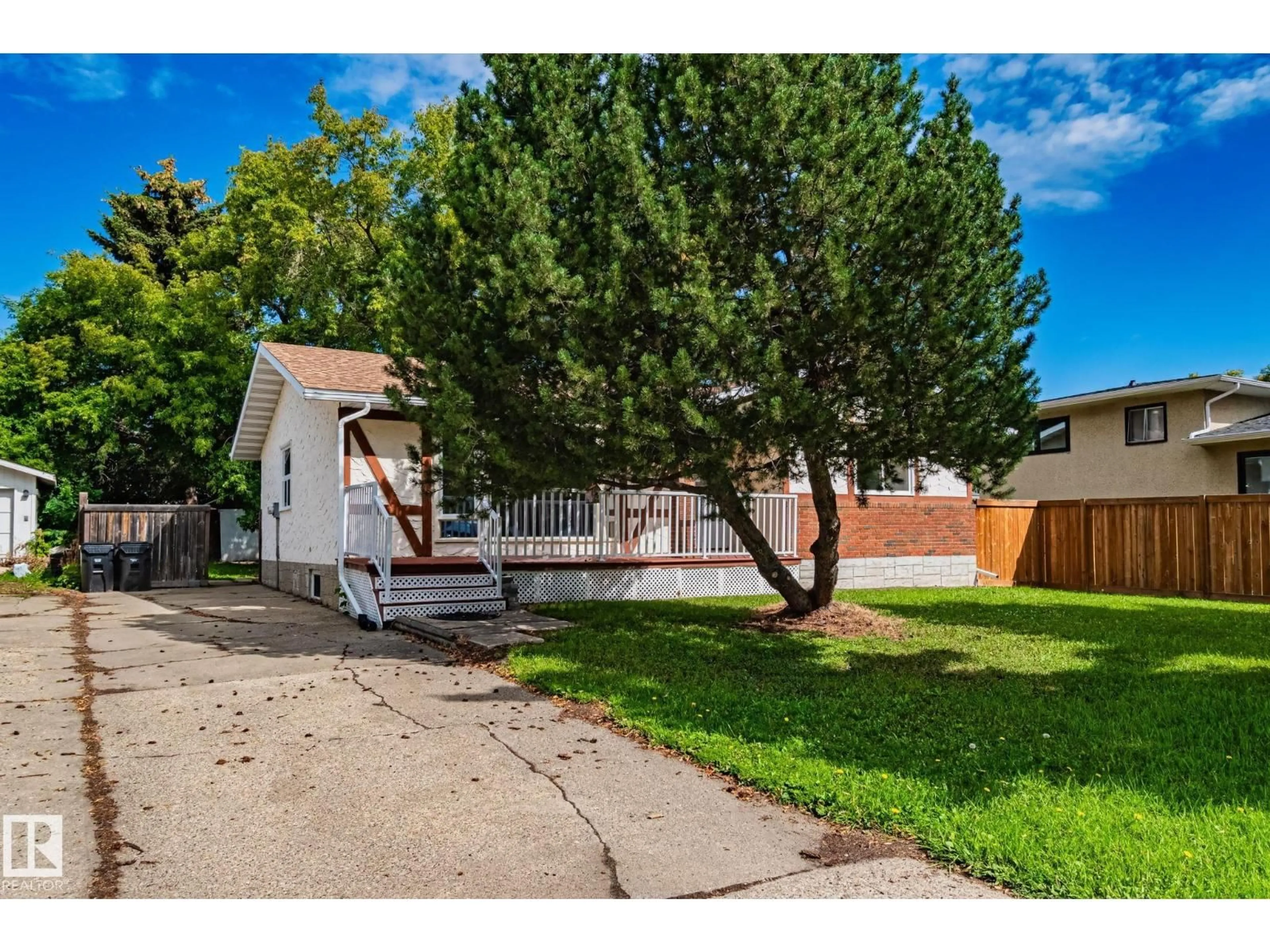A pic from outside/outdoor area/front of a property/back of a property/a pic from drone, street for 72 GEORGIAN WY, Sherwood Park Alberta T8A2V7
