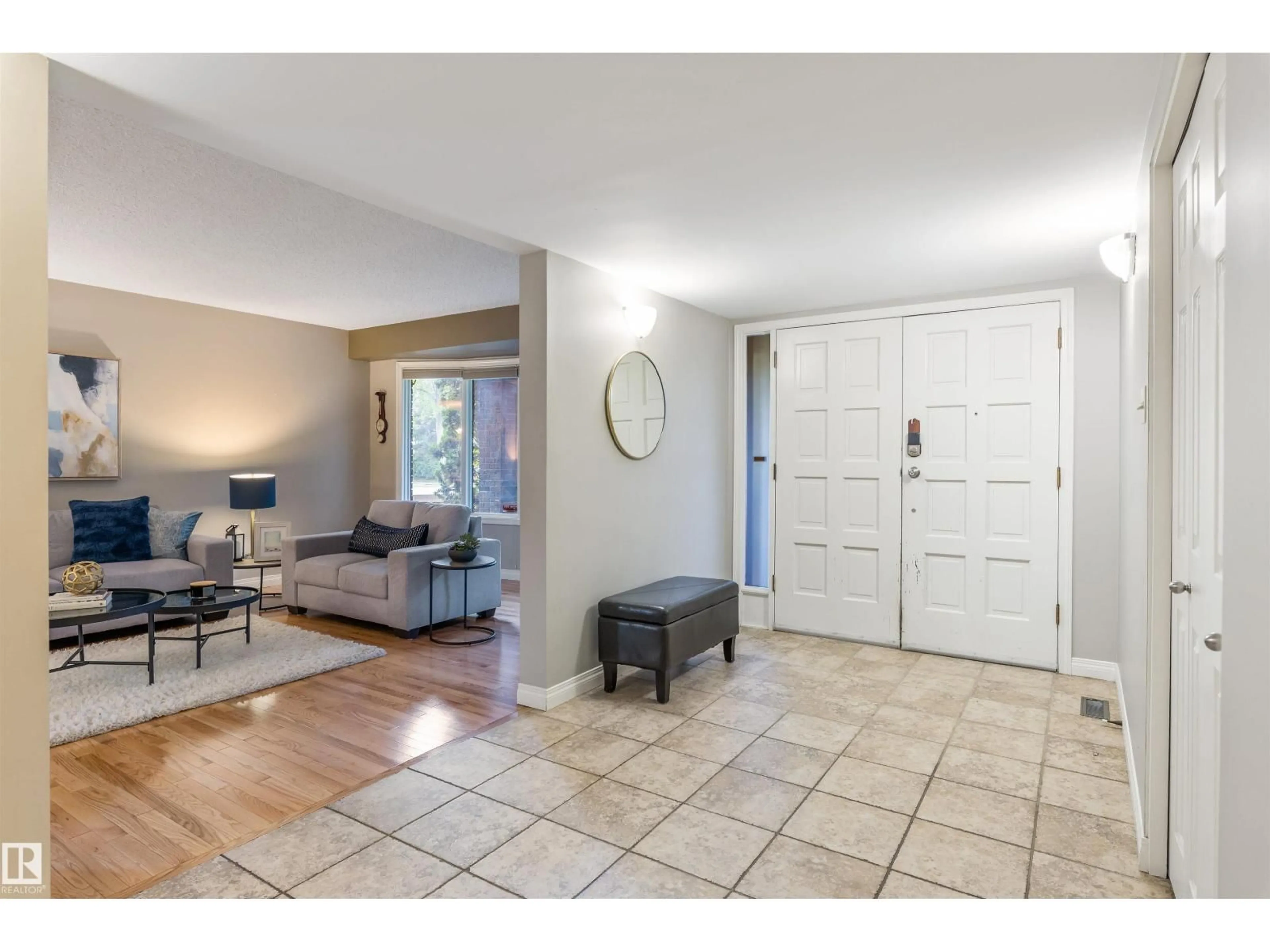 Indoor entryway for 81 LANGHOLM DR, St. Albert Alberta T8N4N6