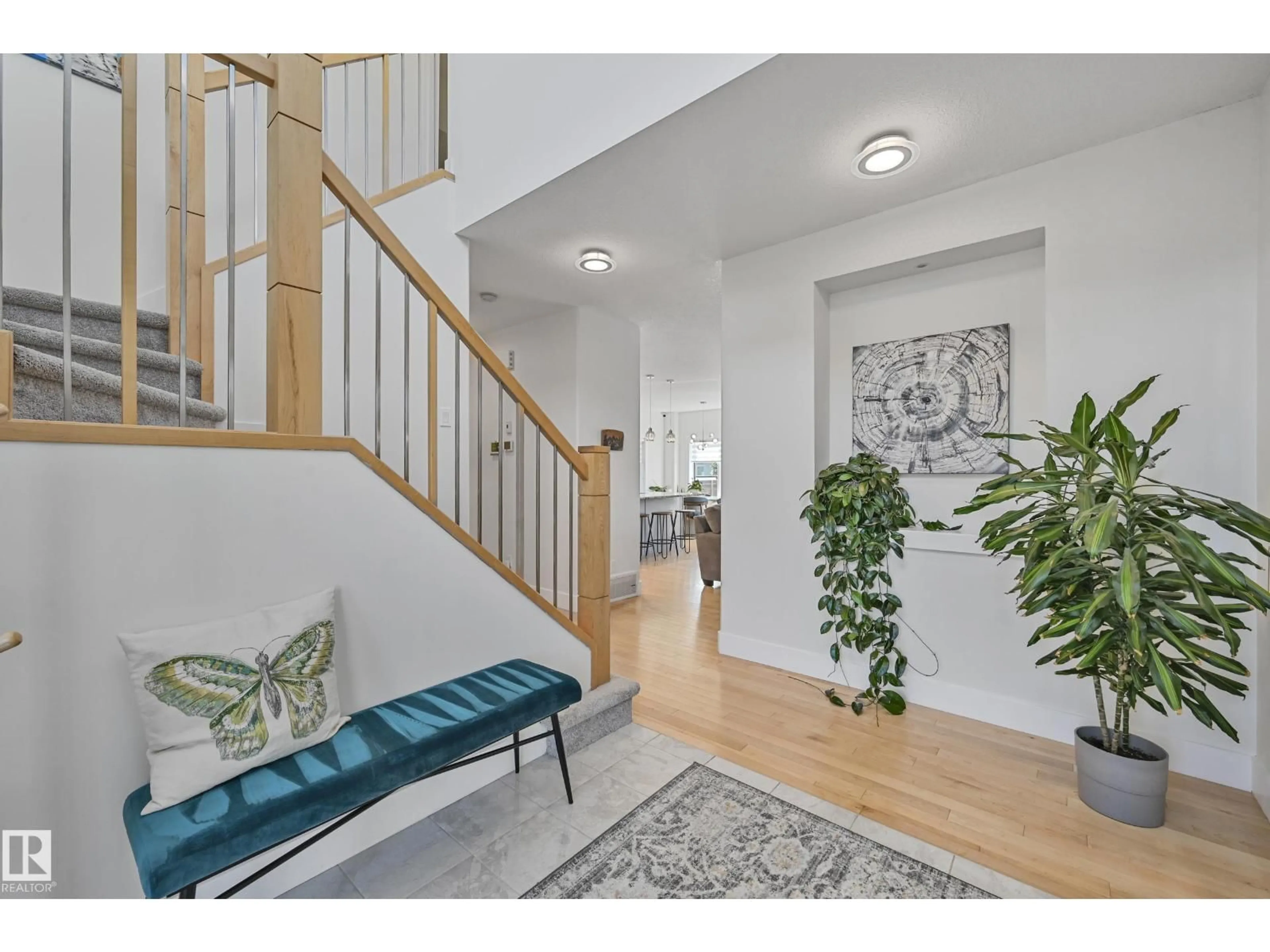 Indoor entryway for 2011 WARE RD, Edmonton Alberta T6W3G5