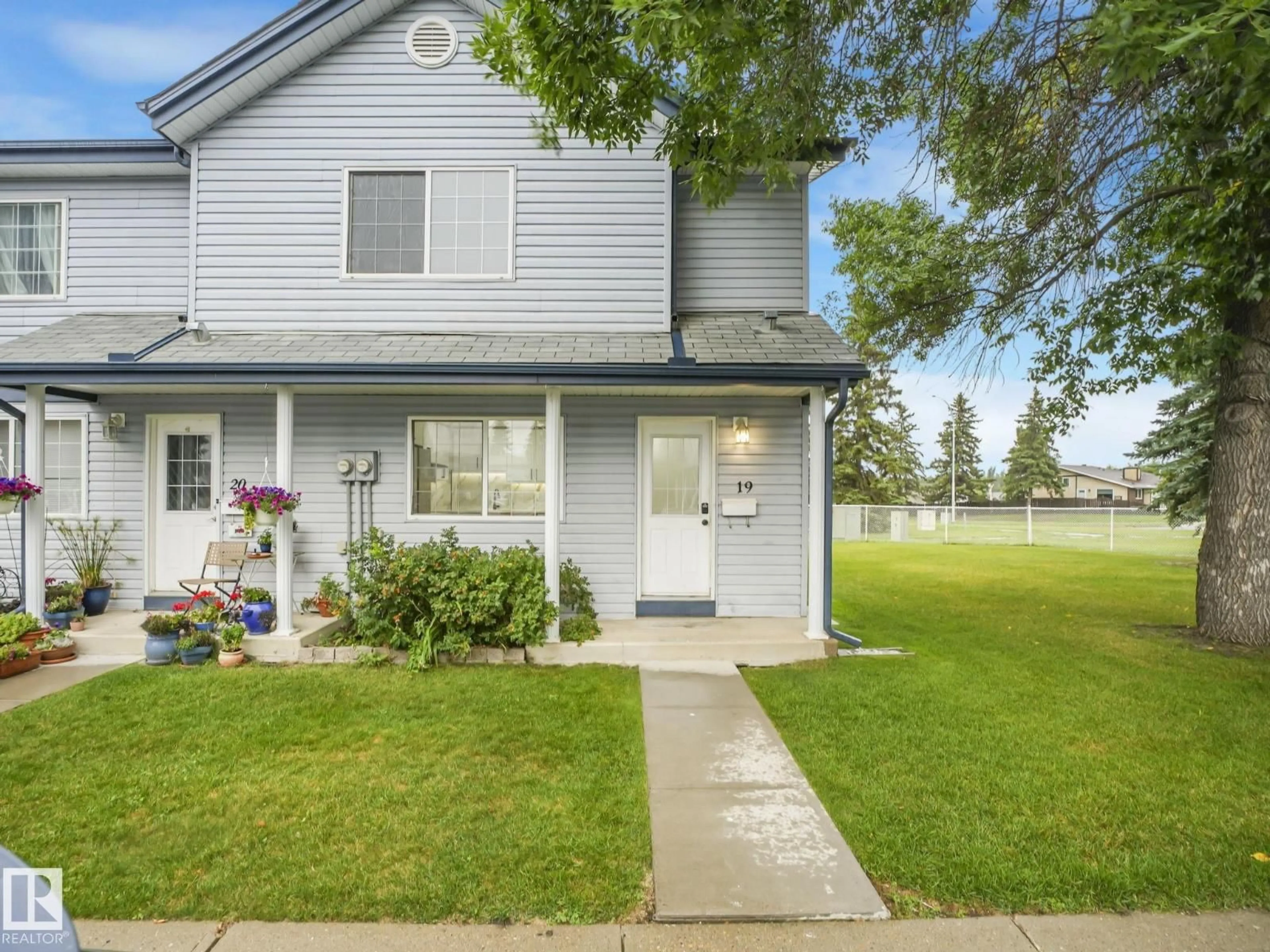 Home with vinyl exterior material, street for 100 - 19 WESTRIDGE CR, Spruce Grove Alberta T7X1R7