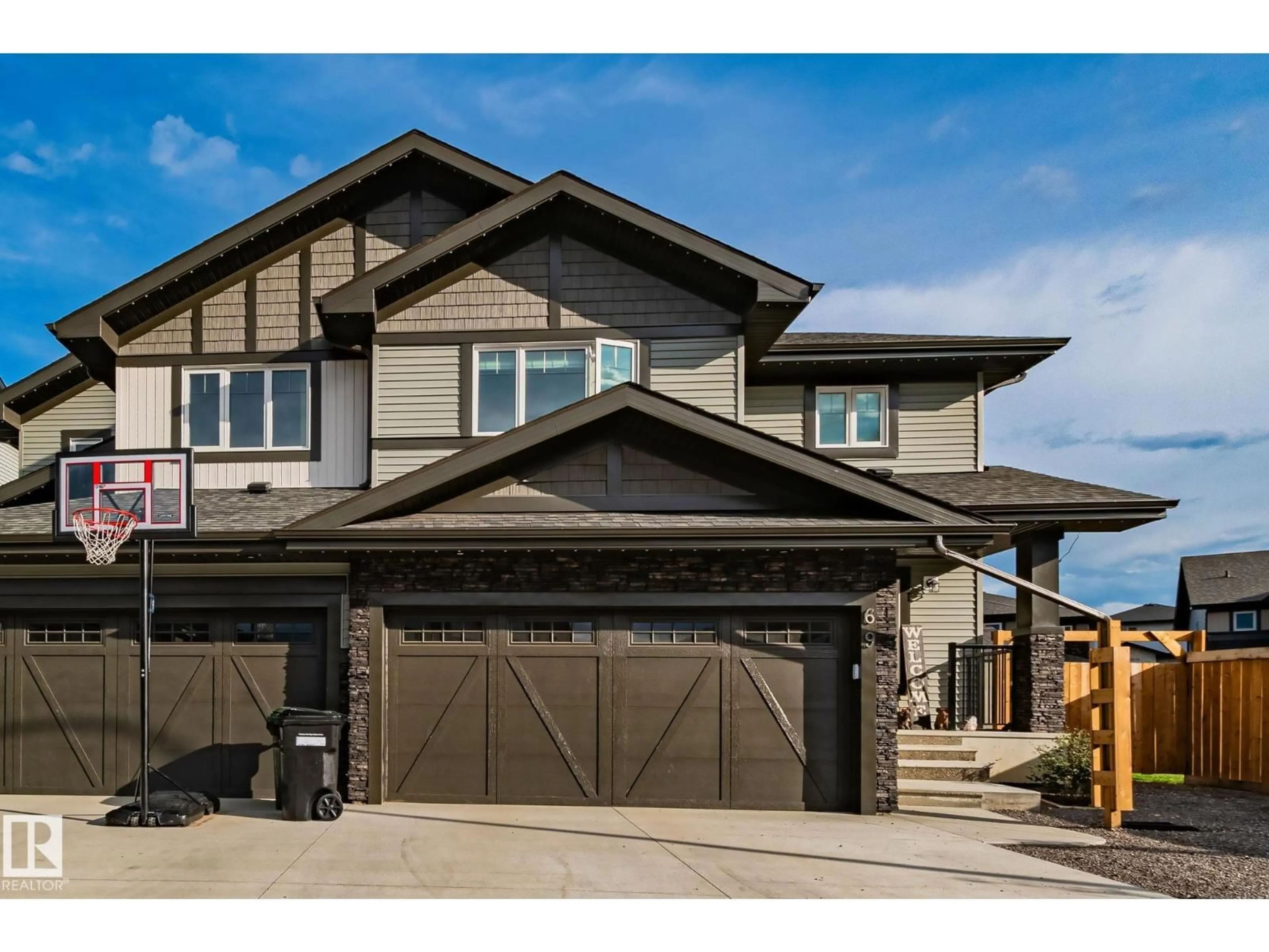 Home with vinyl exterior material, street for 69 SPRUCE GARDENS CR, Spruce Grove Alberta T7X0J9