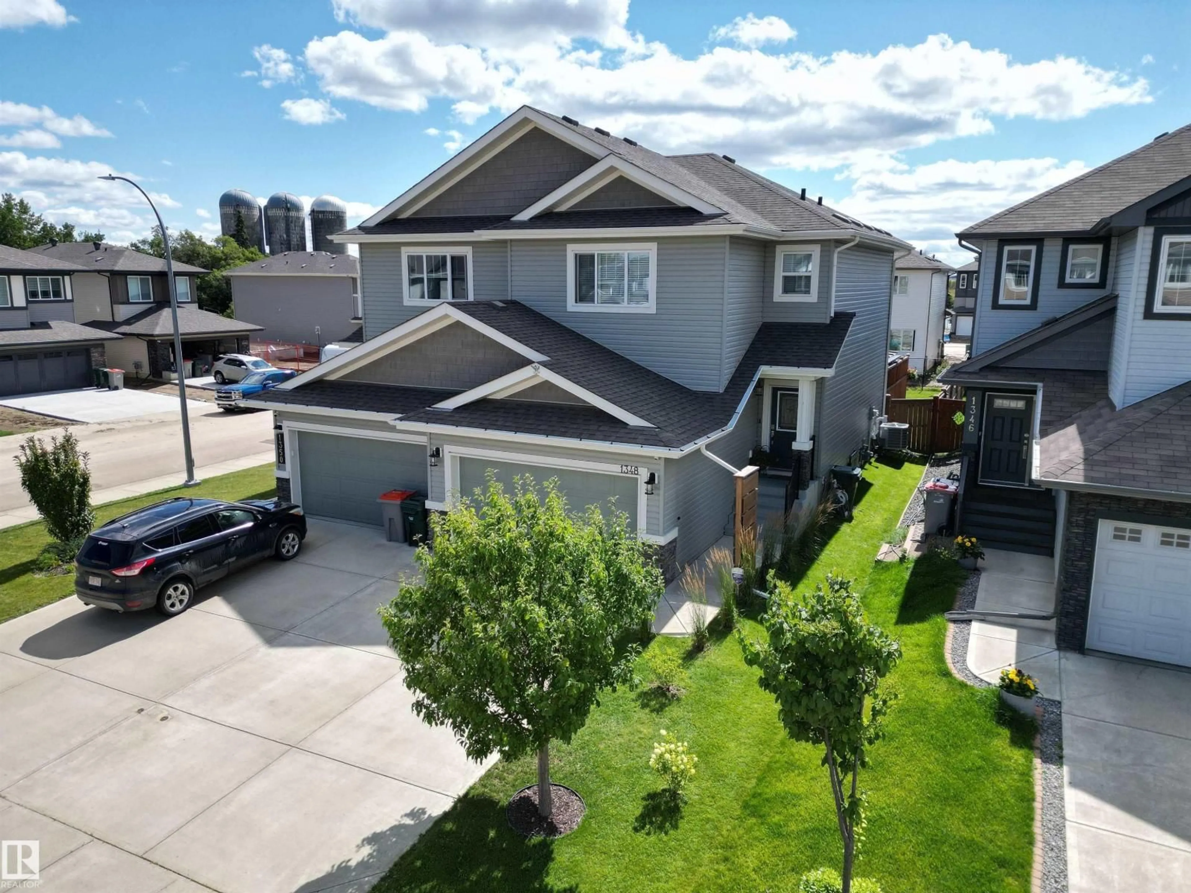 A pic from outside/outdoor area/front of a property/back of a property/a pic from drone, street for 1348 SOUTH CREEK LI, Stony Plain Alberta T7Z2X2