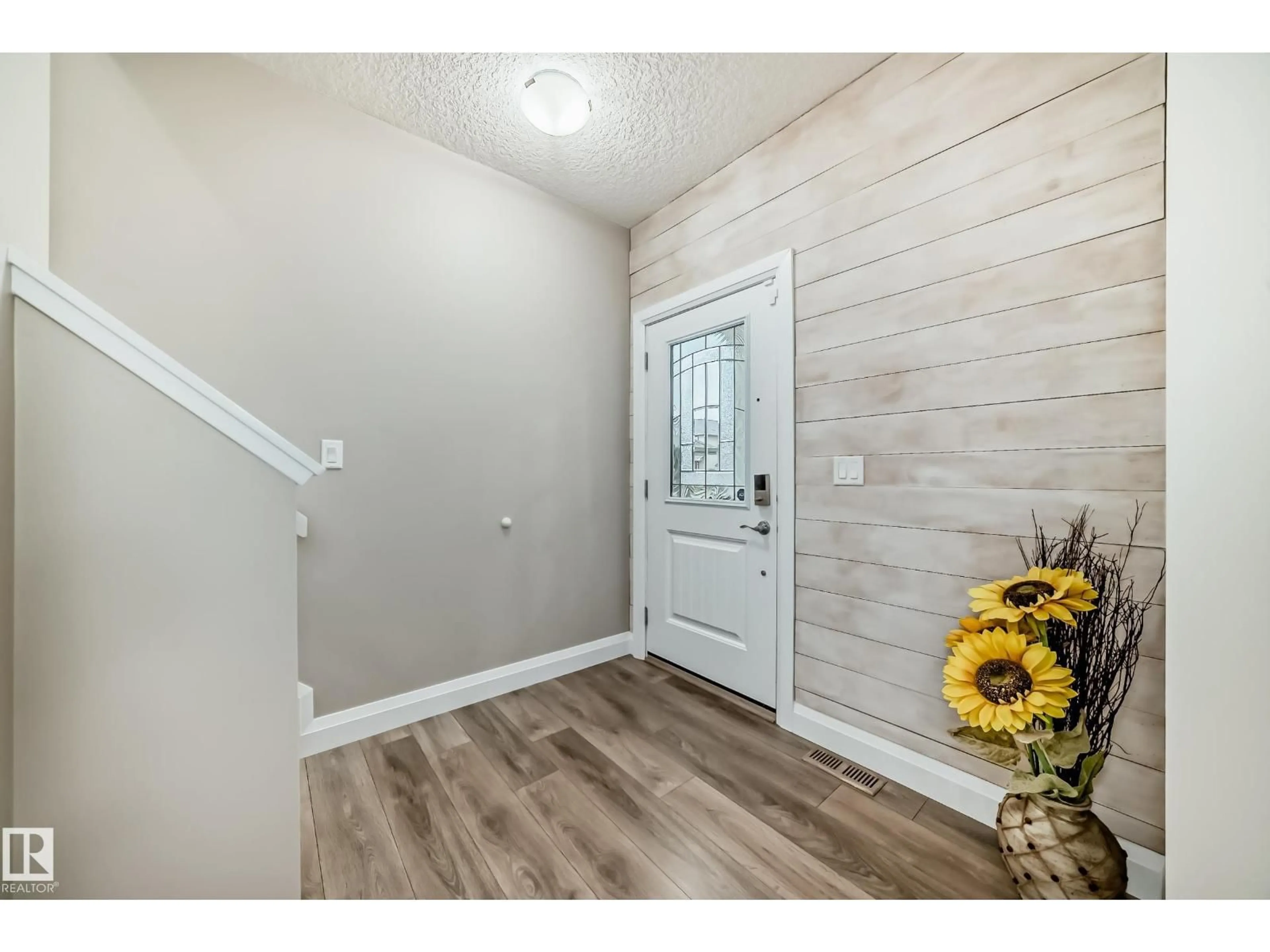 Indoor entryway for 1348 SOUTH CREEK LI, Stony Plain Alberta T7Z2X2