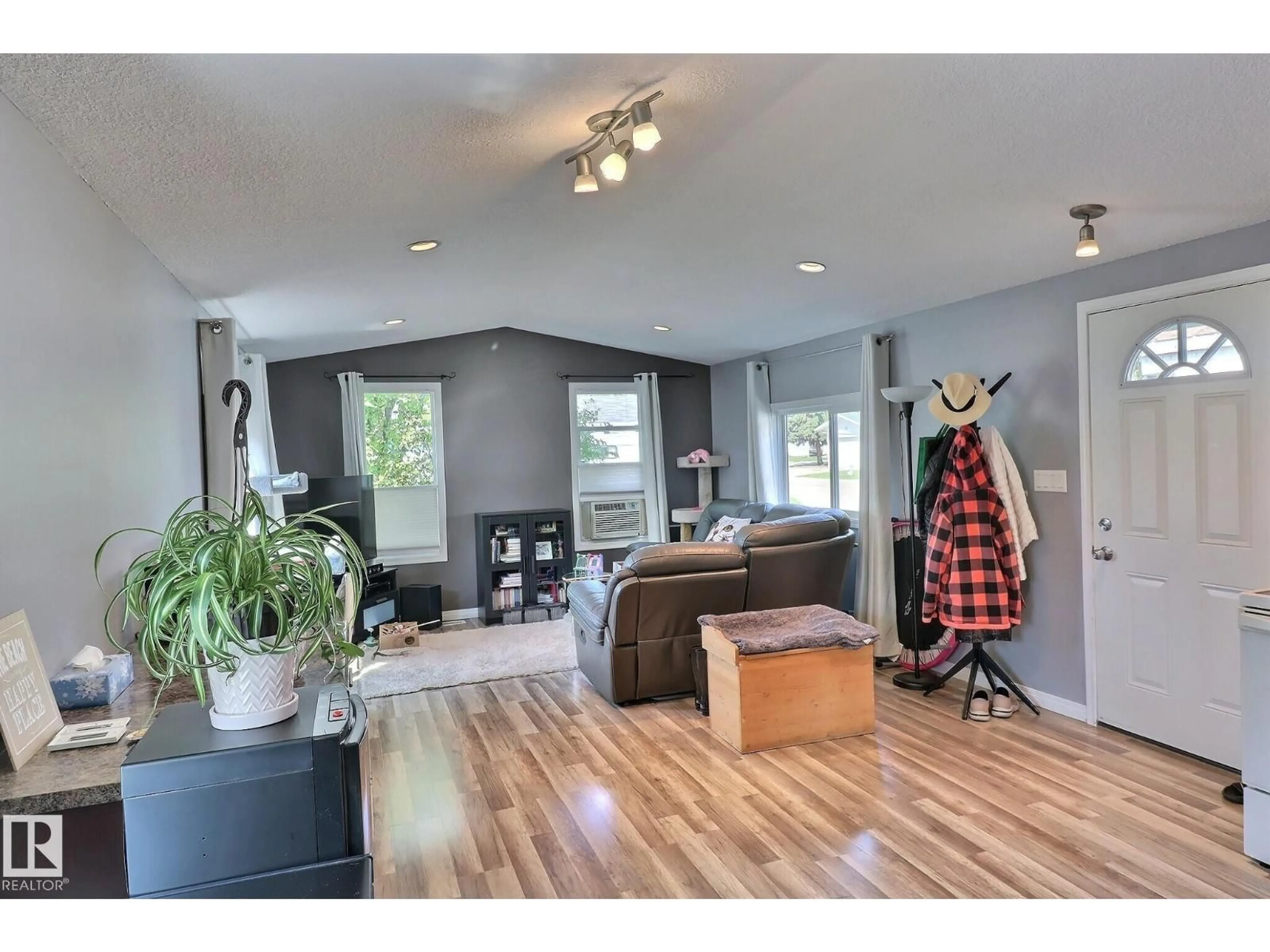 Living room with furniture, wood/laminate floor for NW - 117 WEST VIEW CR, Edmonton Alberta T5S1T5