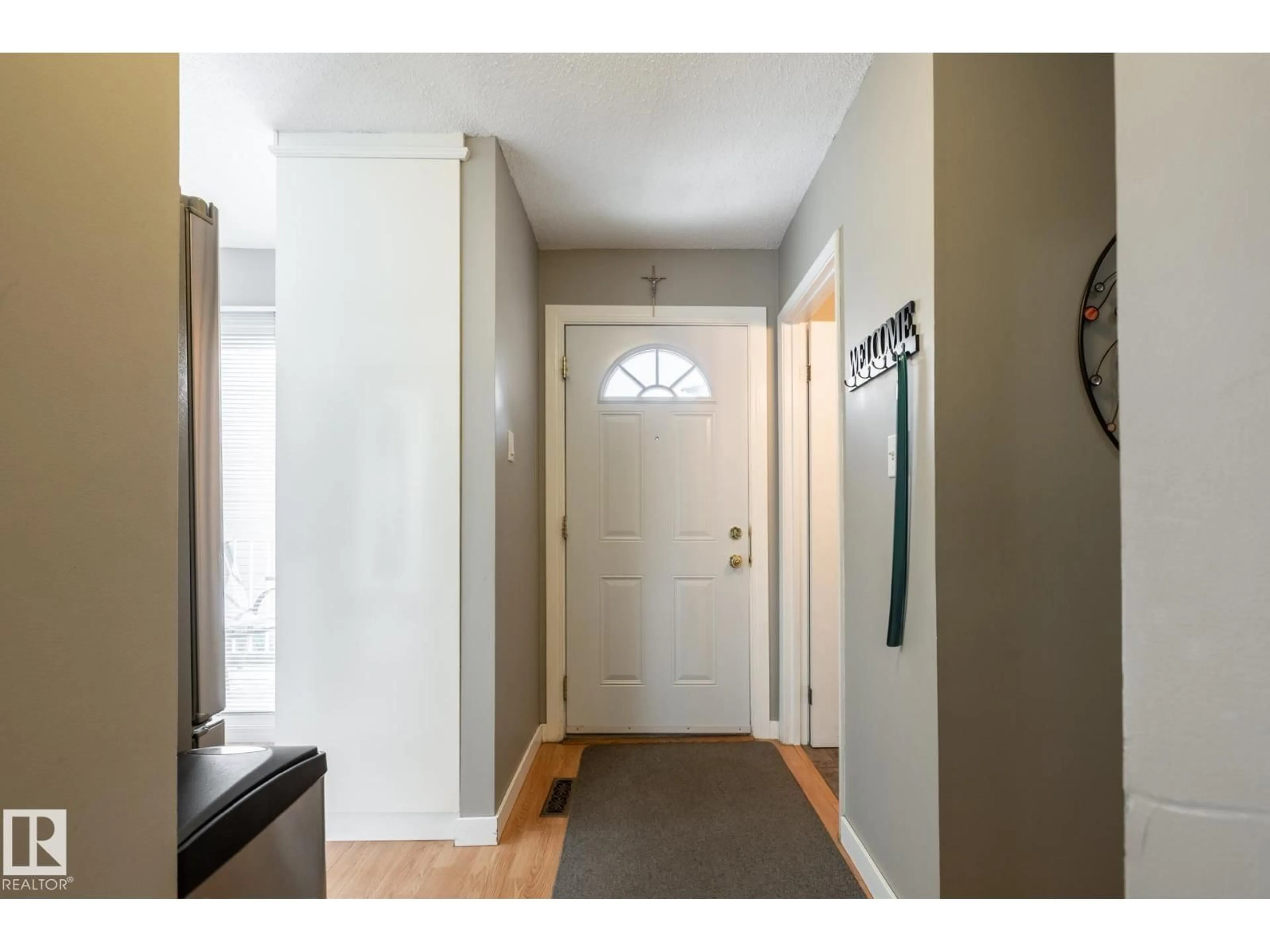 Indoor entryway for 14446 56 STREET, Edmonton Alberta T5A3R1