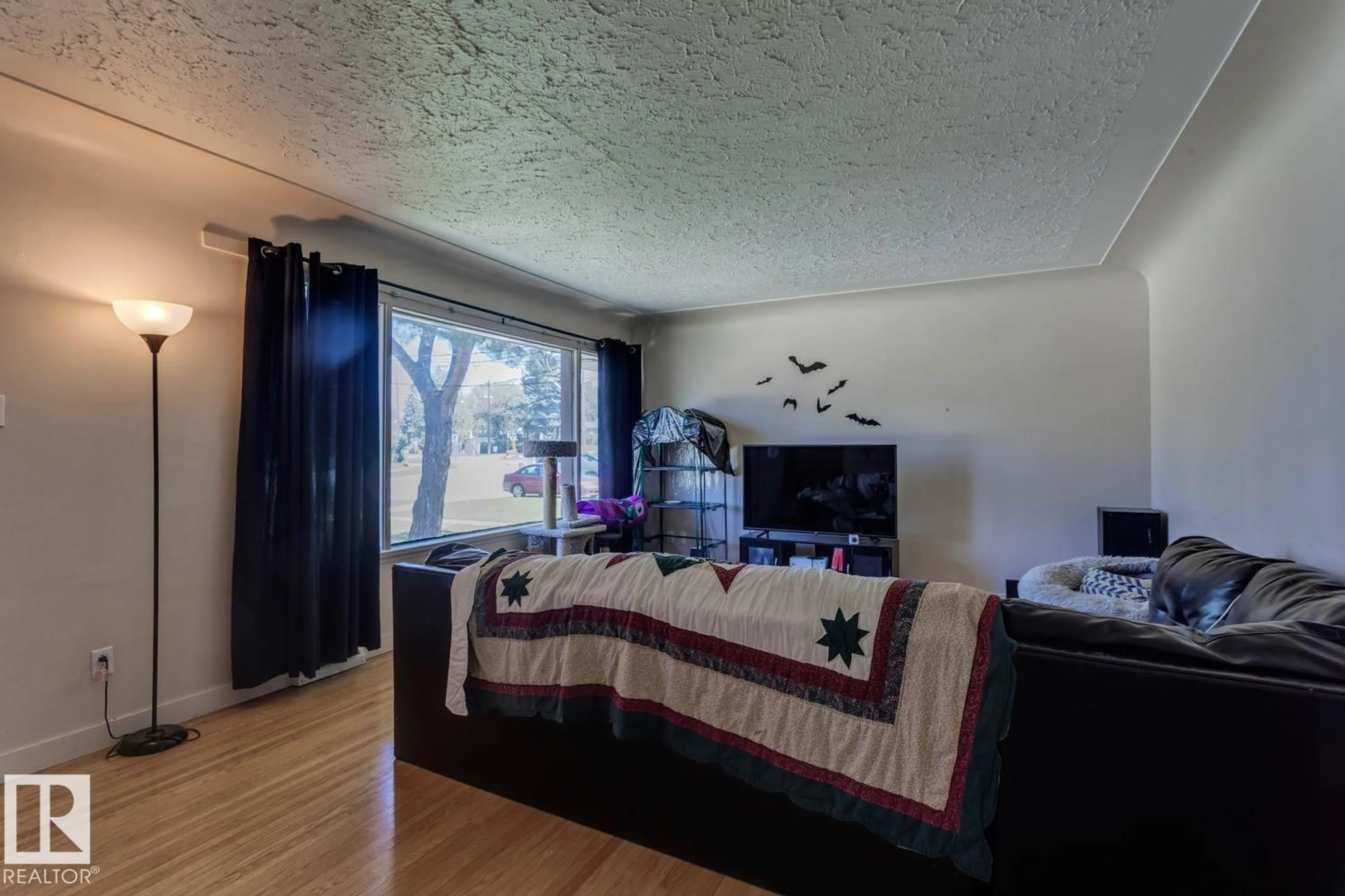 A pic of a room for 10915 60 AV, Edmonton Alberta T6E1H8
