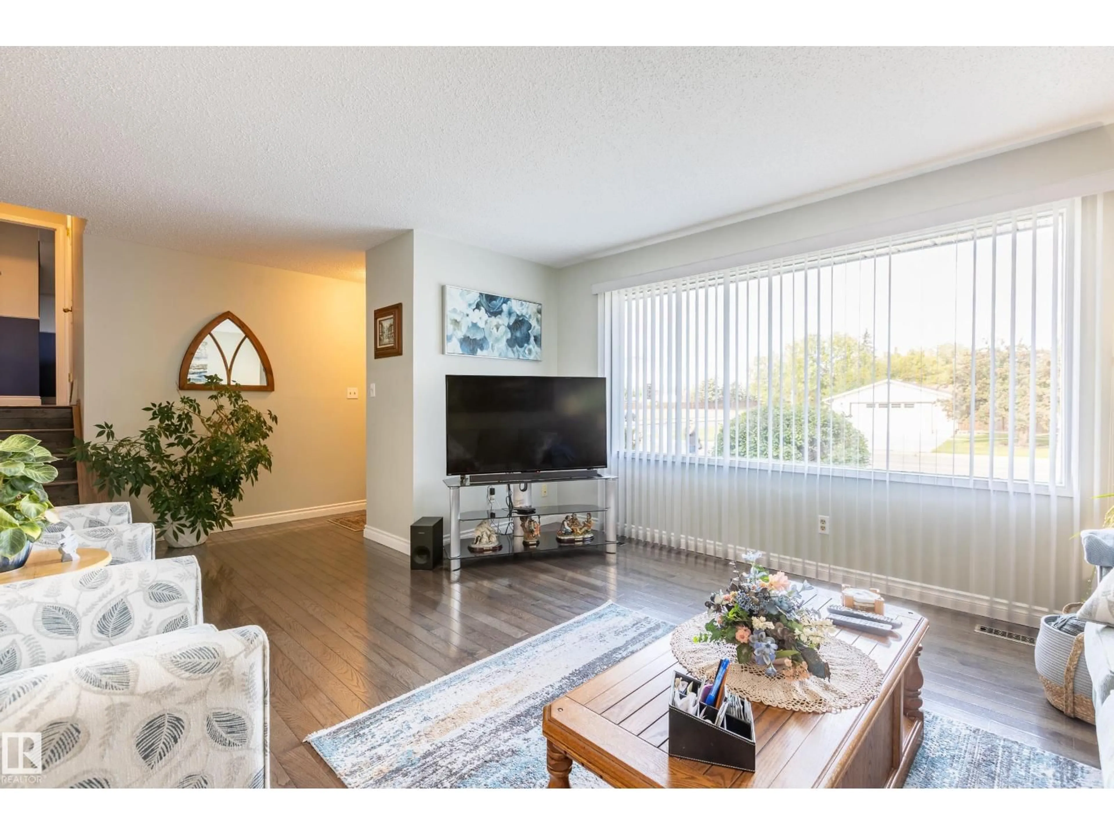 Living room with furniture, wood/laminate floor for 732 GRANDIN DR, Morinville Alberta T8R1K2