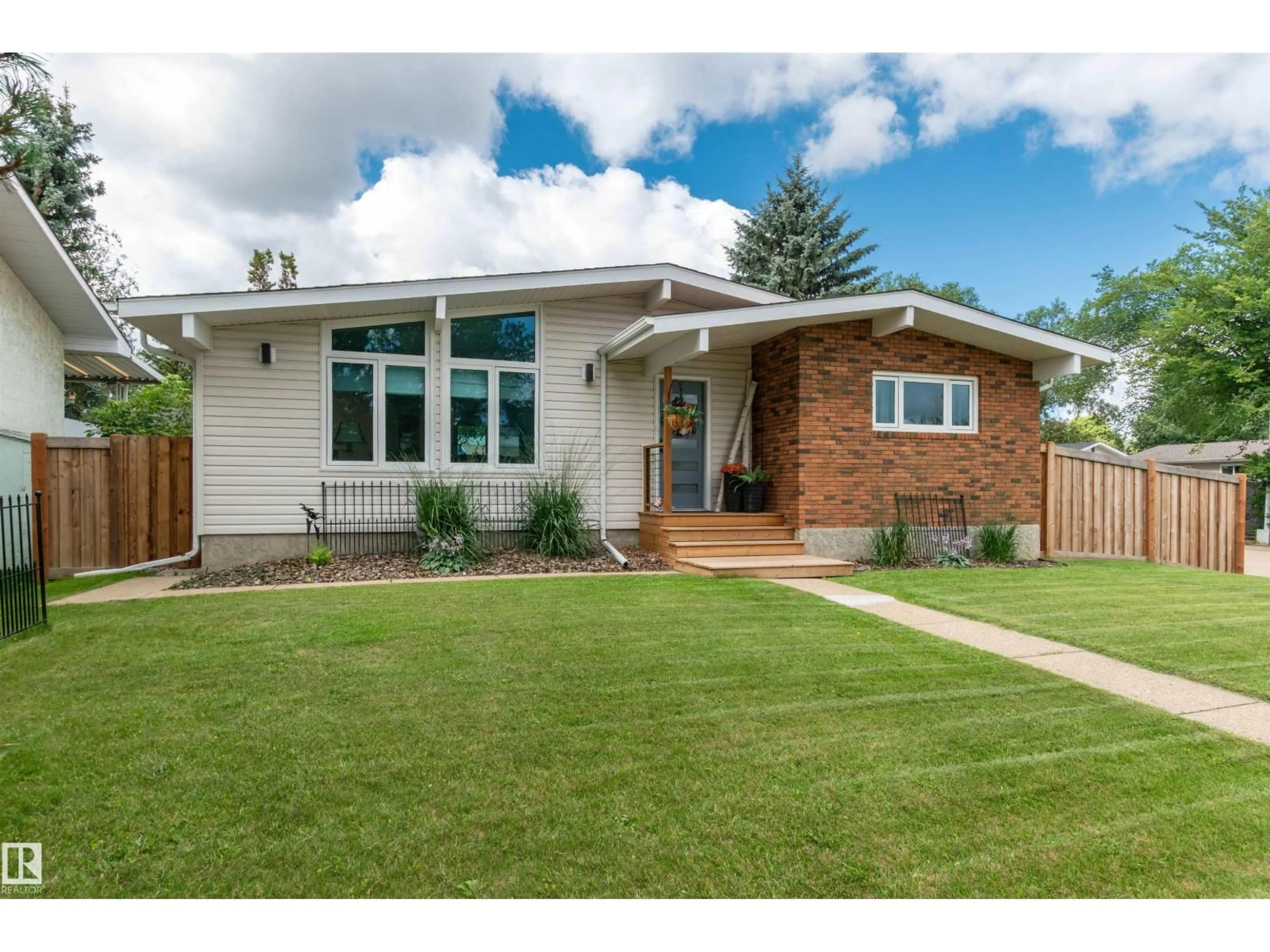 Home with brick exterior material, street for 2 GLENWOOD DR, Sherwood Park Alberta T8A0K9