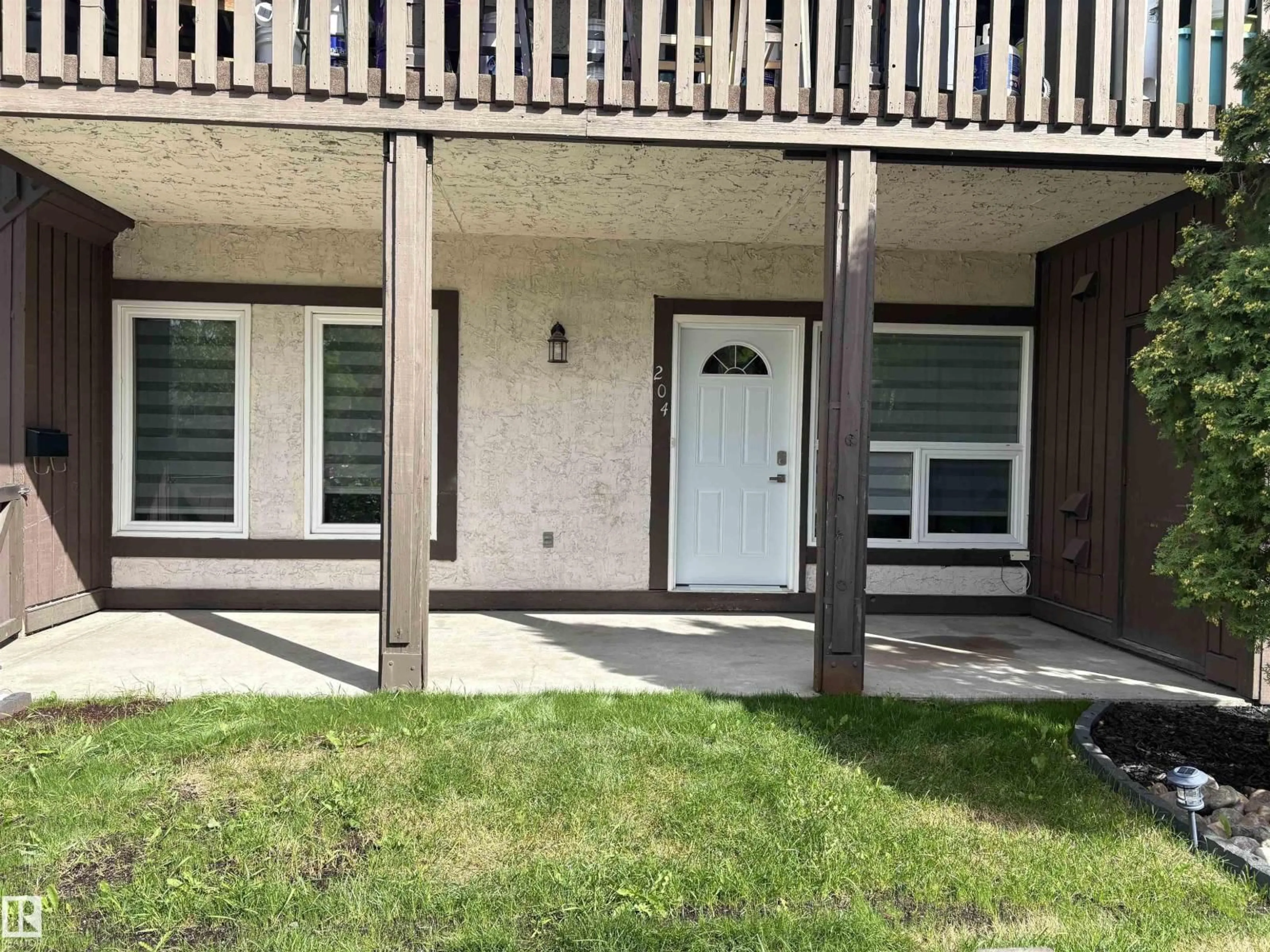 Patio, street for 204 SURREY GARDENS GD, Edmonton Alberta T5T1Z3