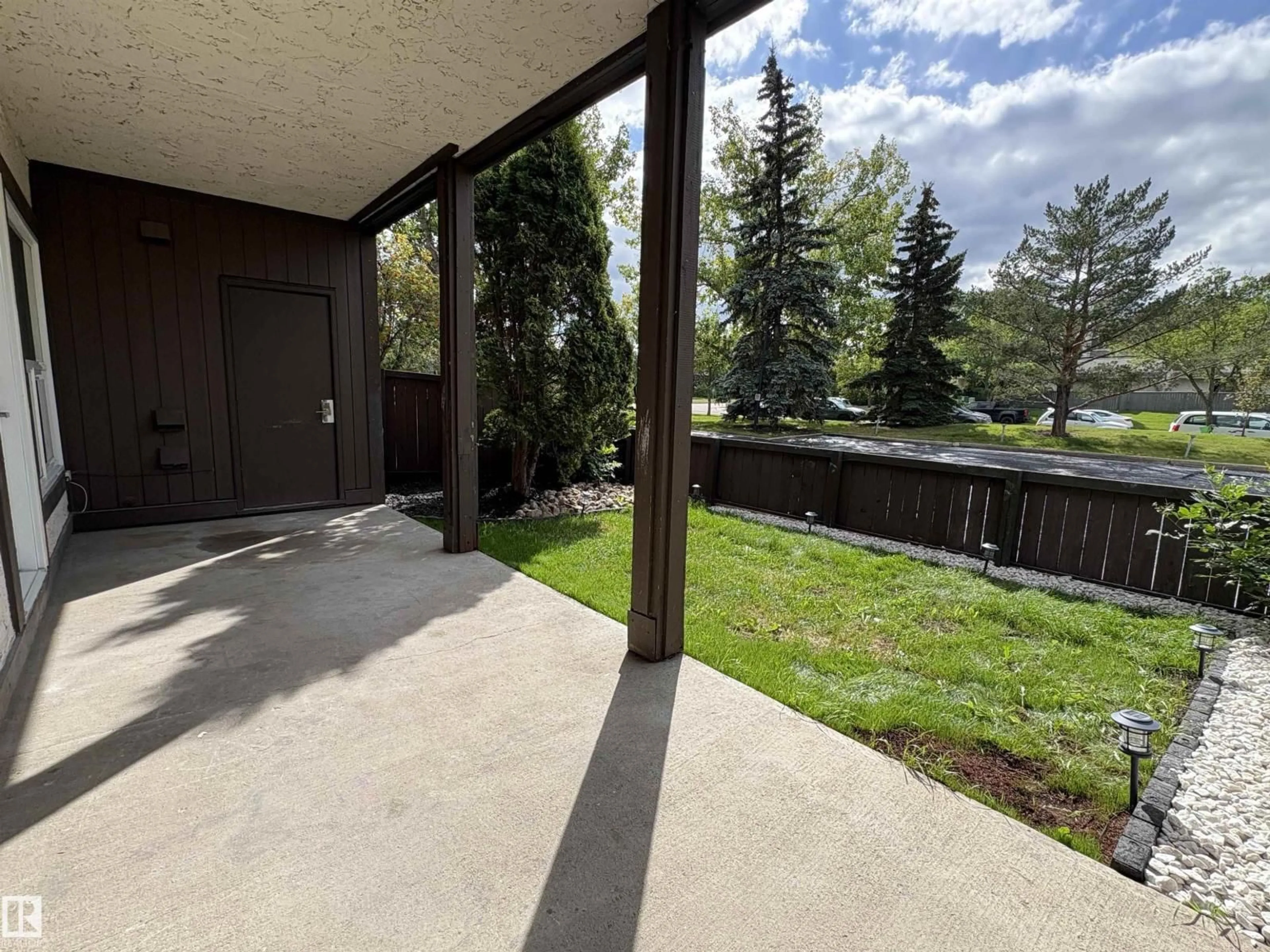 Patio, water/lake/river/ocean view for 204 SURREY GARDENS GD, Edmonton Alberta T5T1Z3