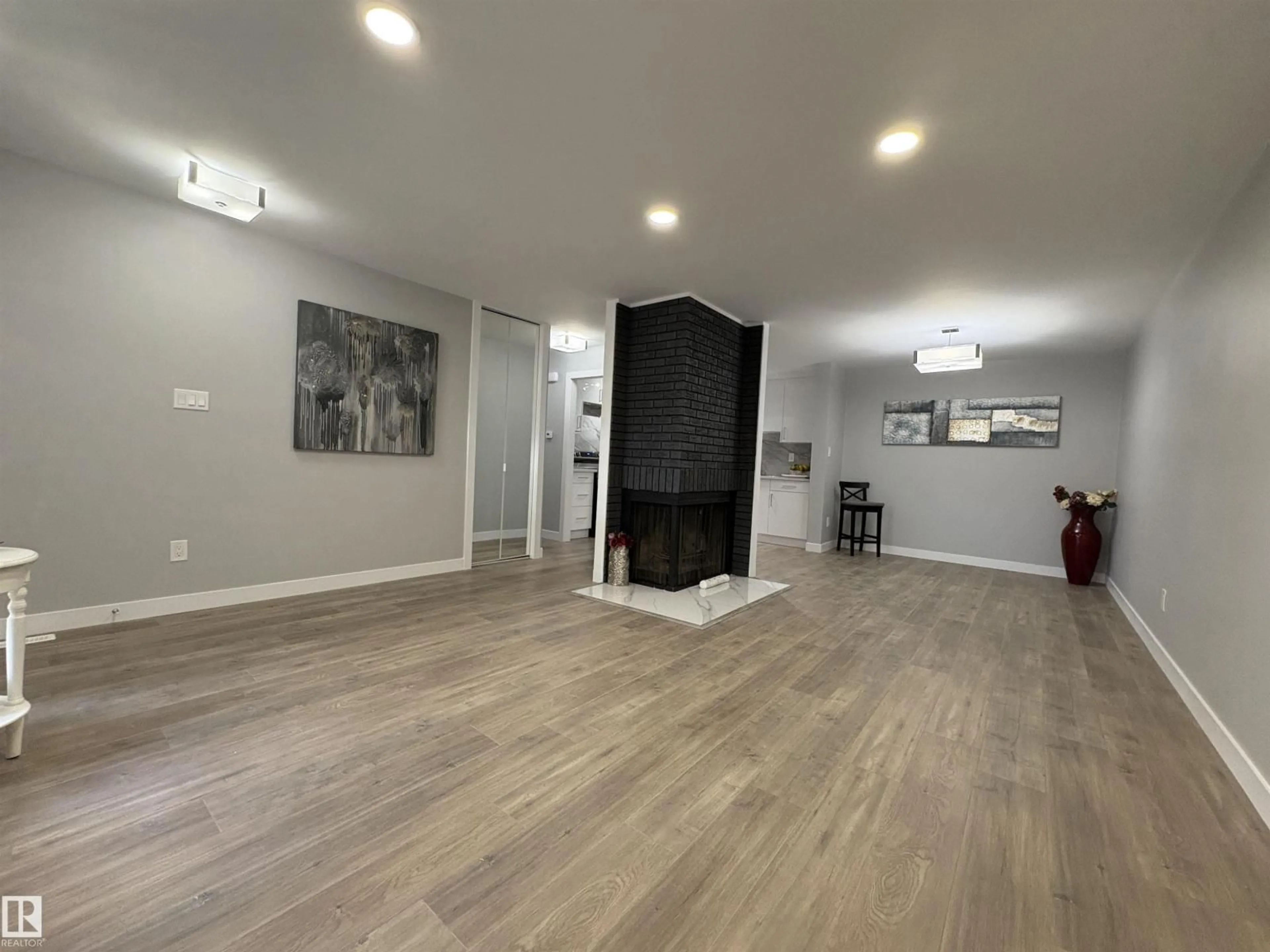 A pic of a room for 204 SURREY GARDENS GD, Edmonton Alberta T5T1Z3