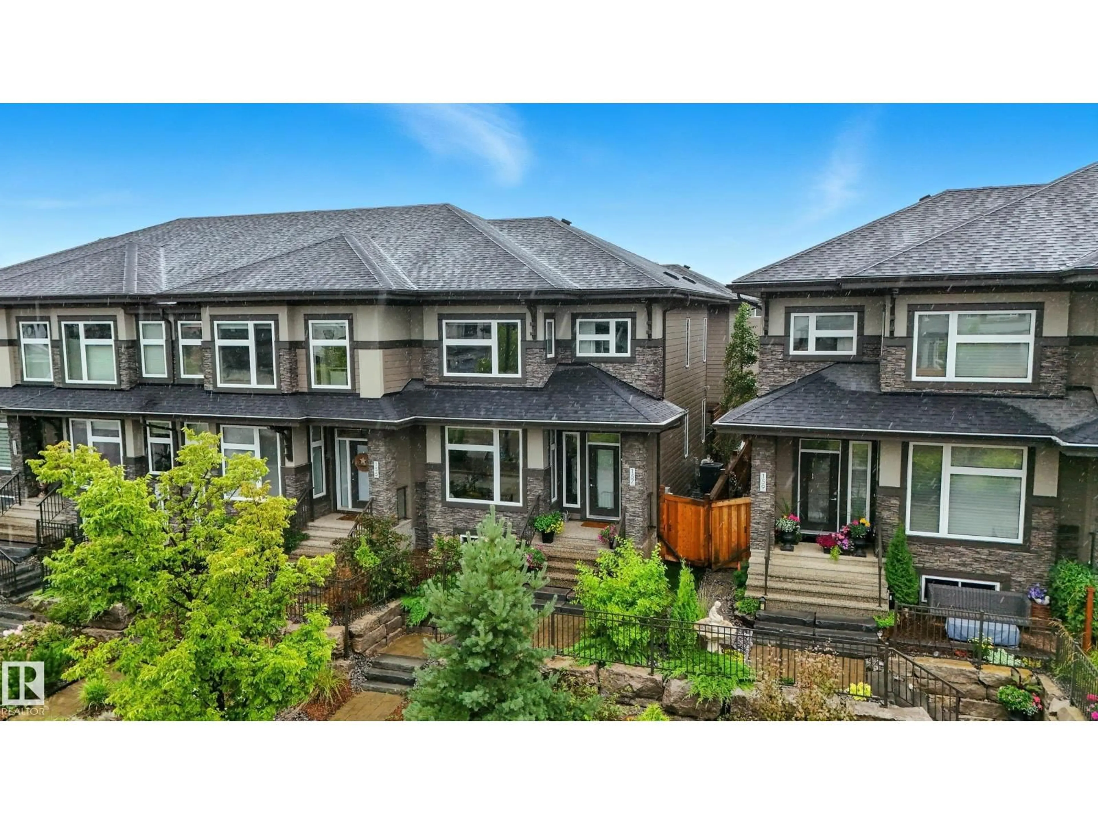 A pic from outside/outdoor area/front of a property/back of a property/a pic from drone, unknown for 157 HAYS RIDGE BV, Edmonton Alberta T6W4G5