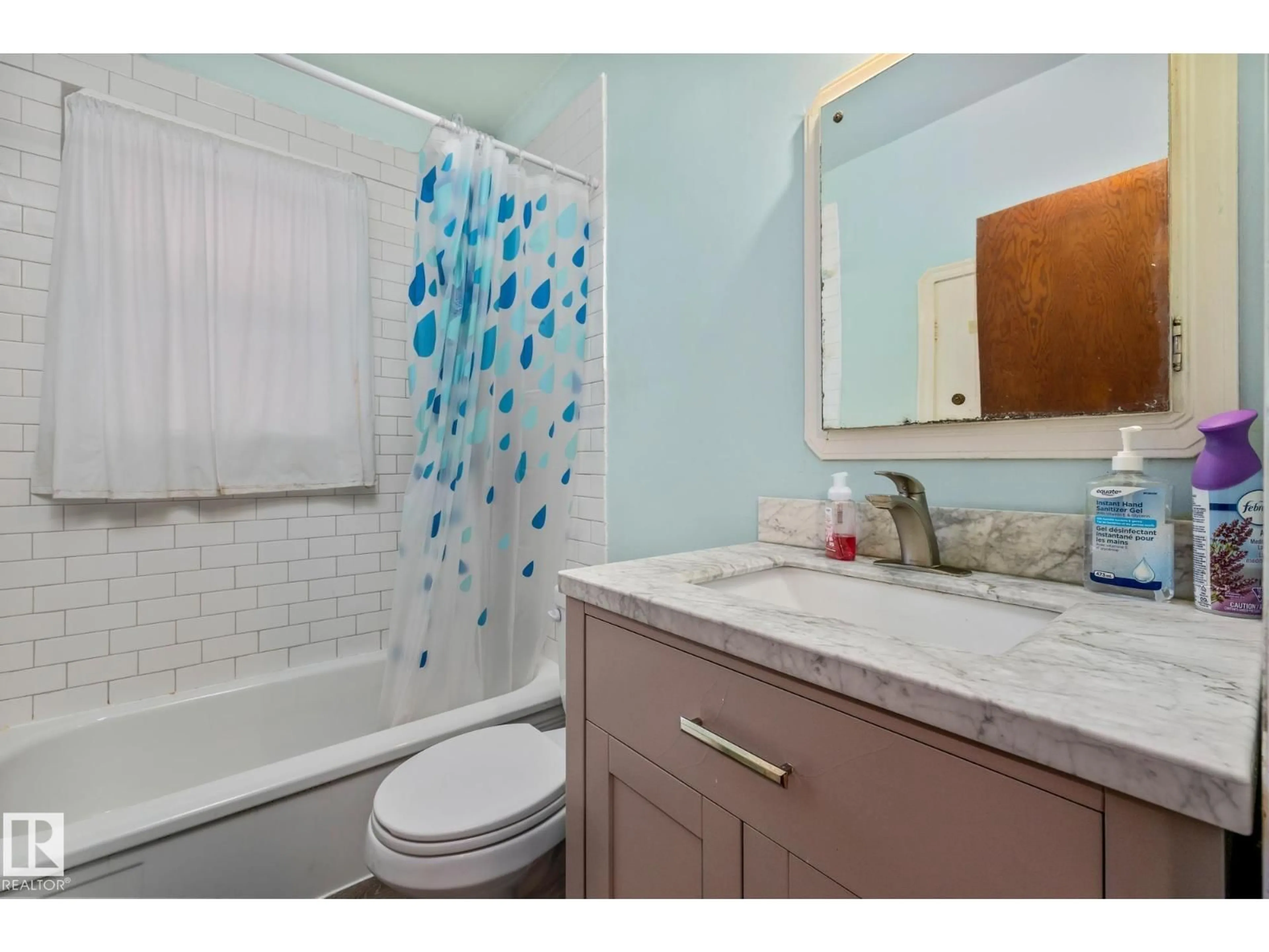Standard bathroom, ceramic/tile floor for NW - 11505 68 ST, Edmonton Alberta T5B1P2
