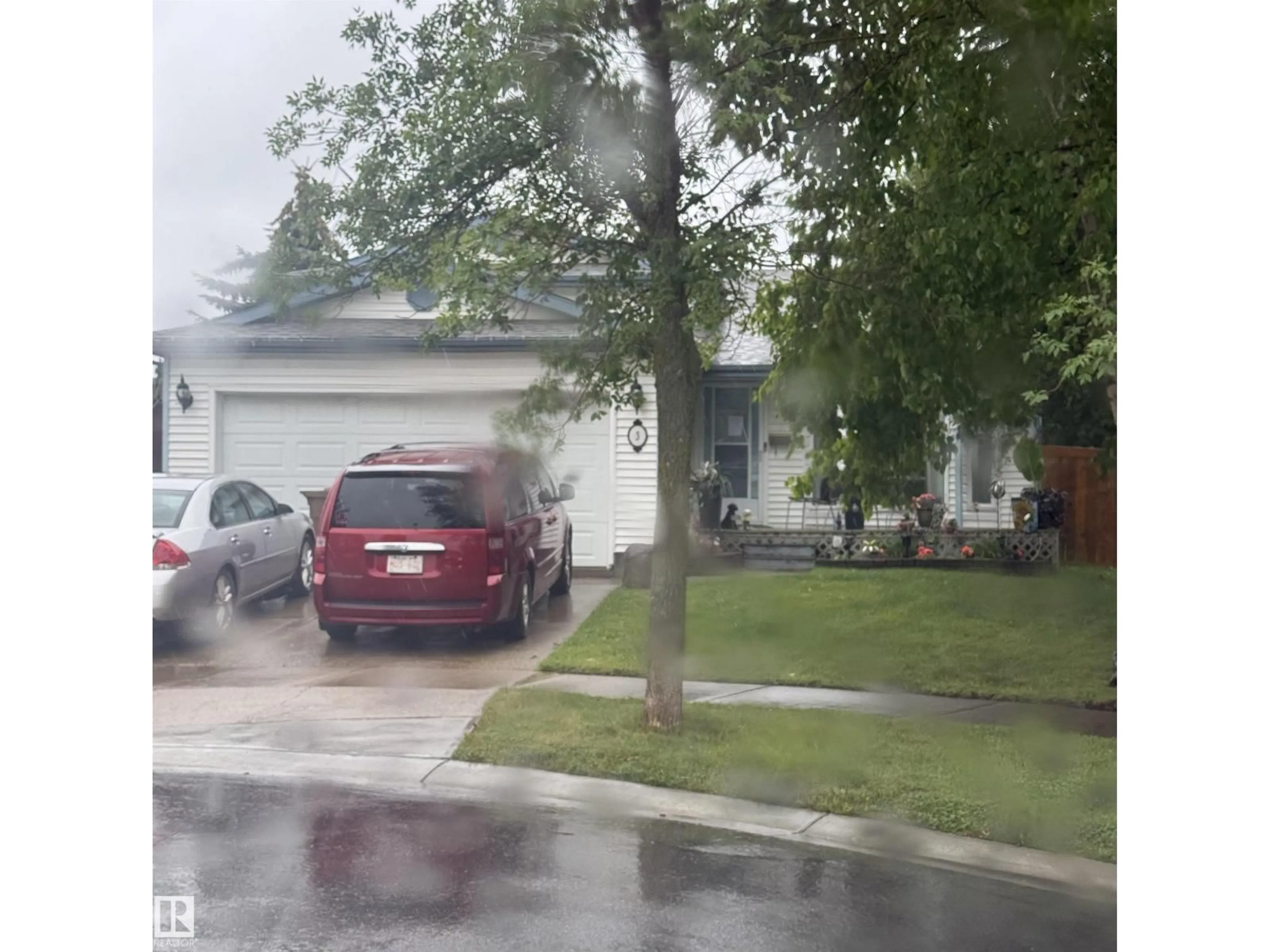 Blurry image for 3 DILLON PL, St. Albert Alberta T8N4R2