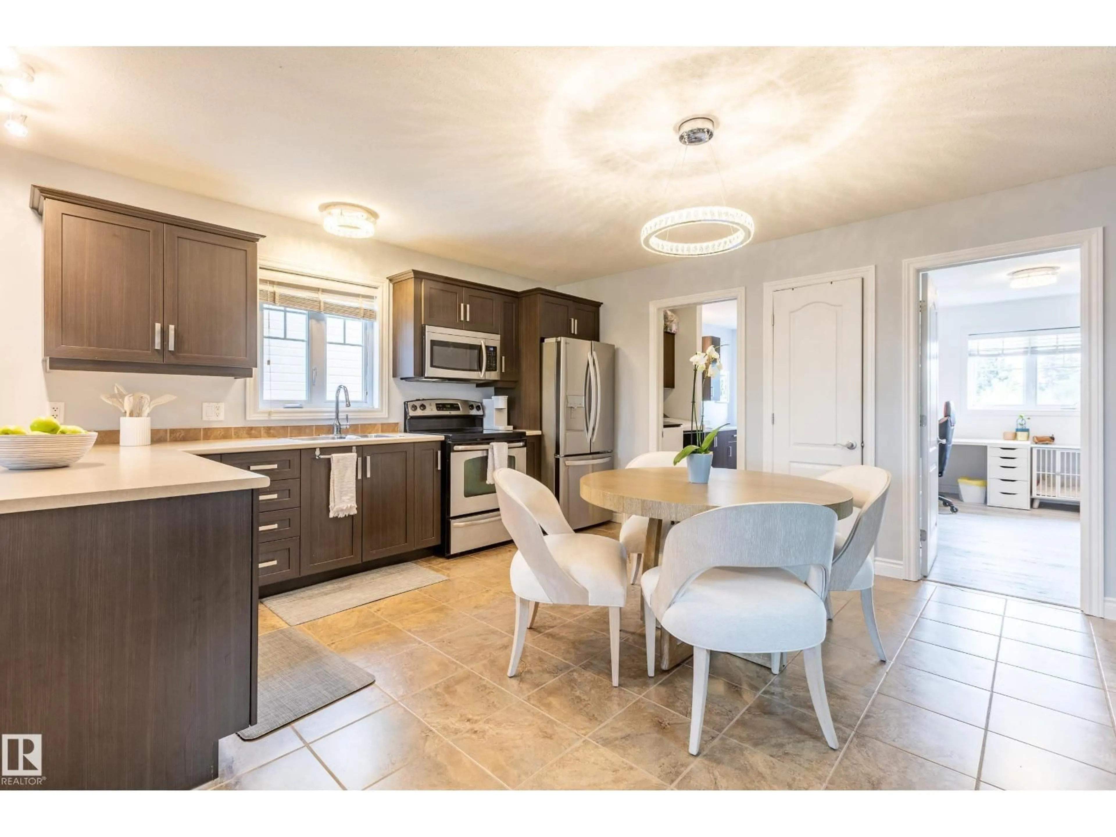 Open concept kitchen, ceramic/tile floor for 10 10105 101 AV, Morinville Alberta T8R1A6