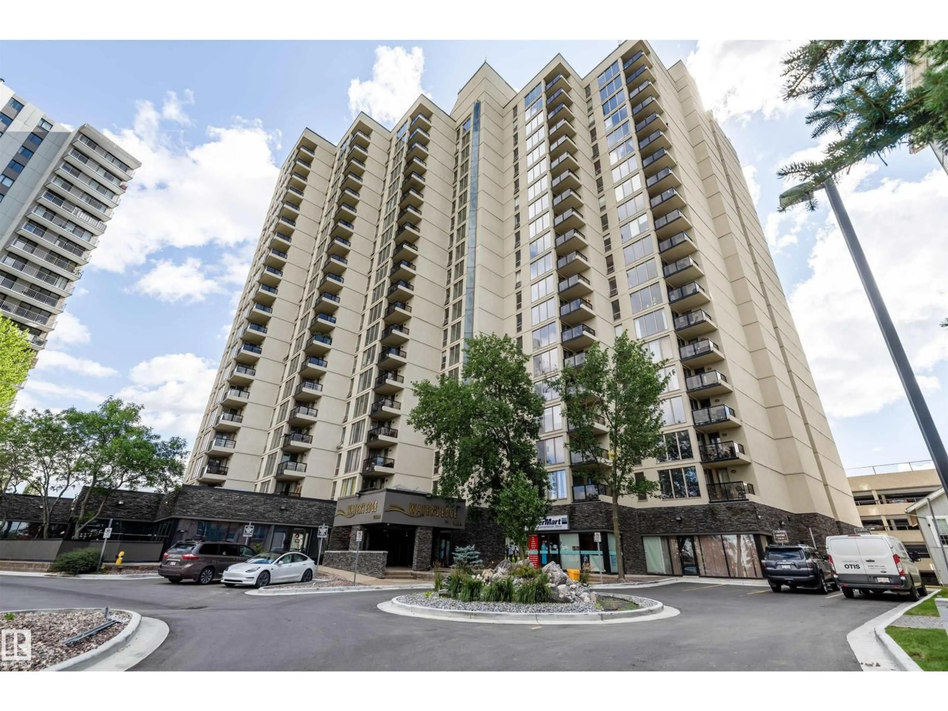 Indoor foyer for 1809 SASKATCHEWAN DR, Edmonton Alberta T6E6B6