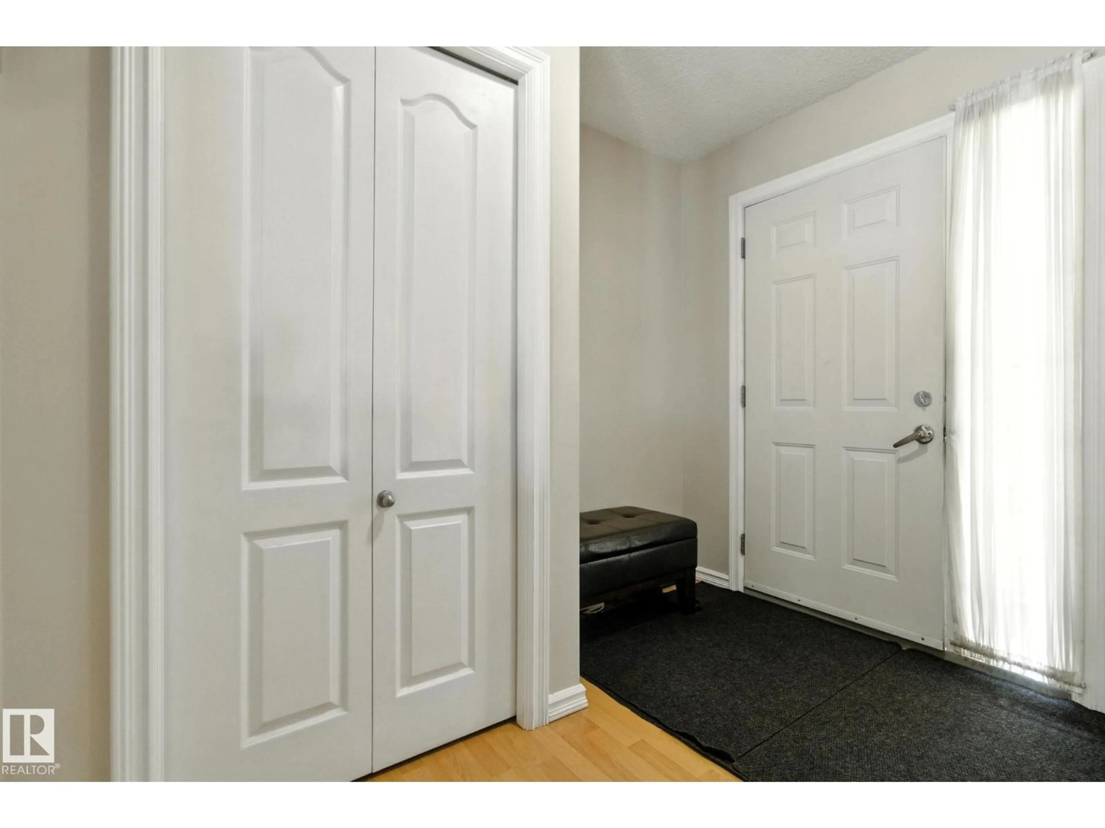 Indoor entryway for 3368 24 AV, Edmonton Alberta T6T1Y5